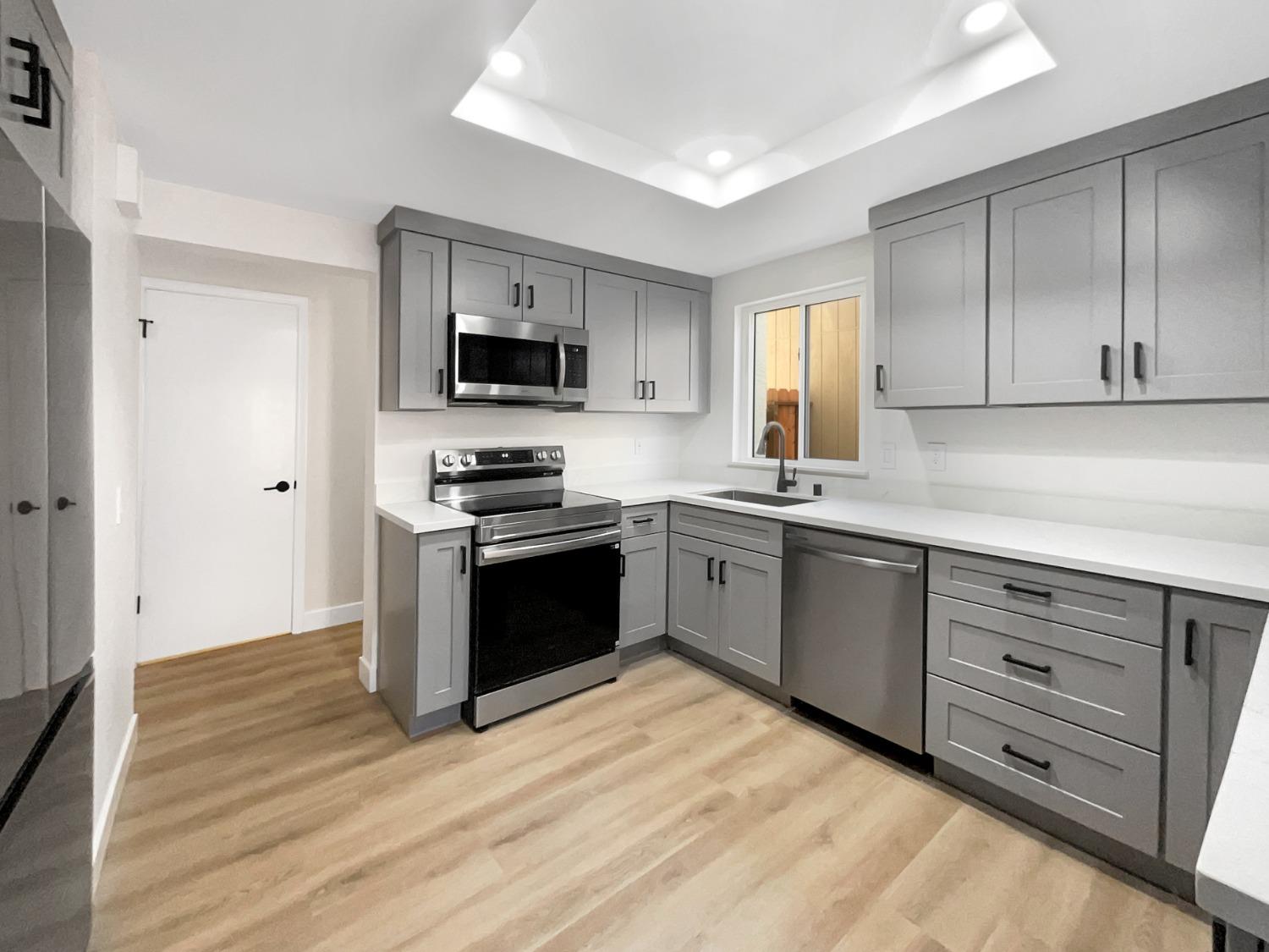 Detail Gallery Image 6 of 45 For 121 Ishi Cir, Sacramento,  CA 95833 - 3 Beds | 2/1 Baths