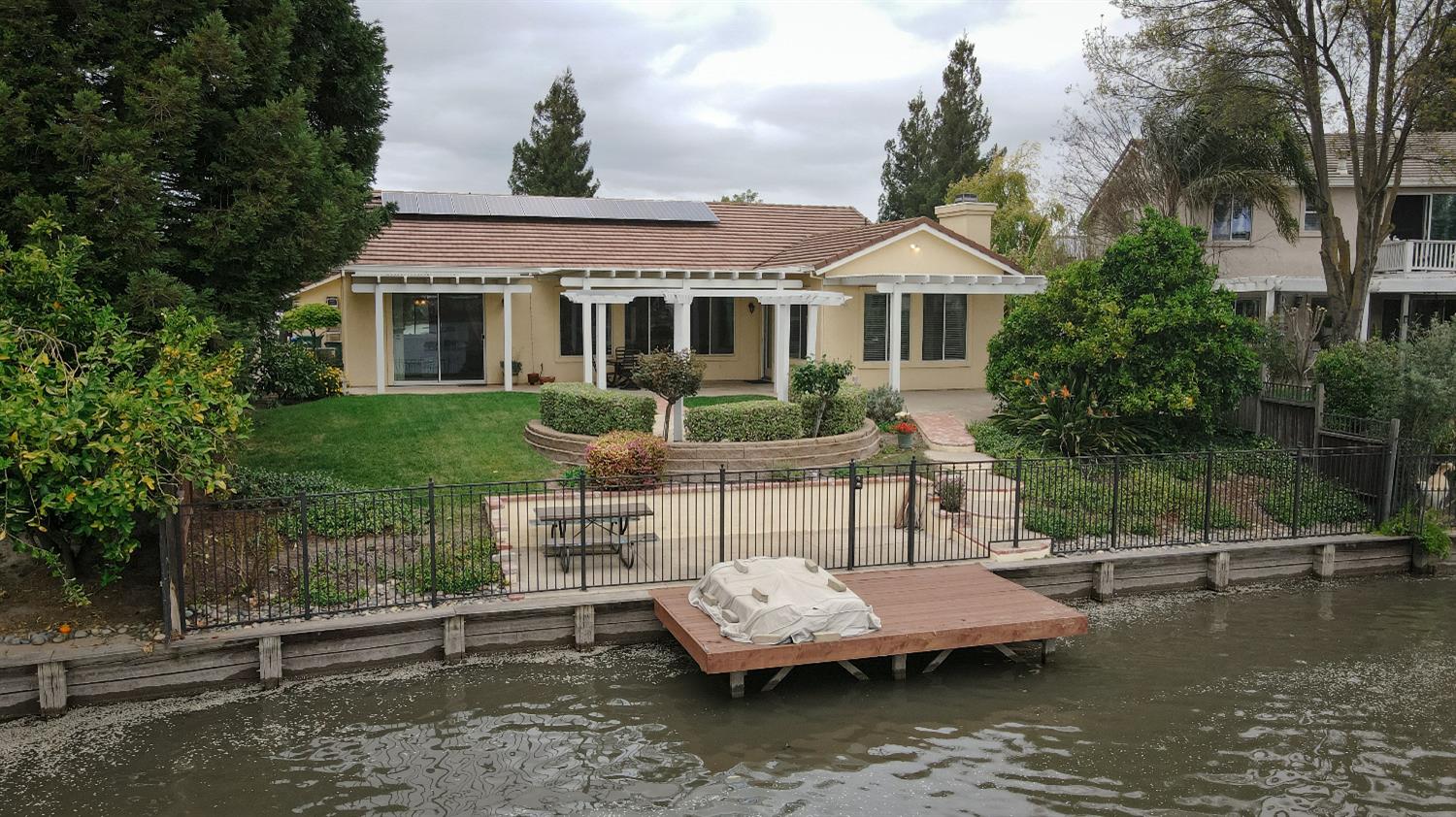 Detail Gallery Image 2 of 58 For 3912 Oak Shores Dr, Stockton,  CA 95209 - 4 Beds | 2/1 Baths