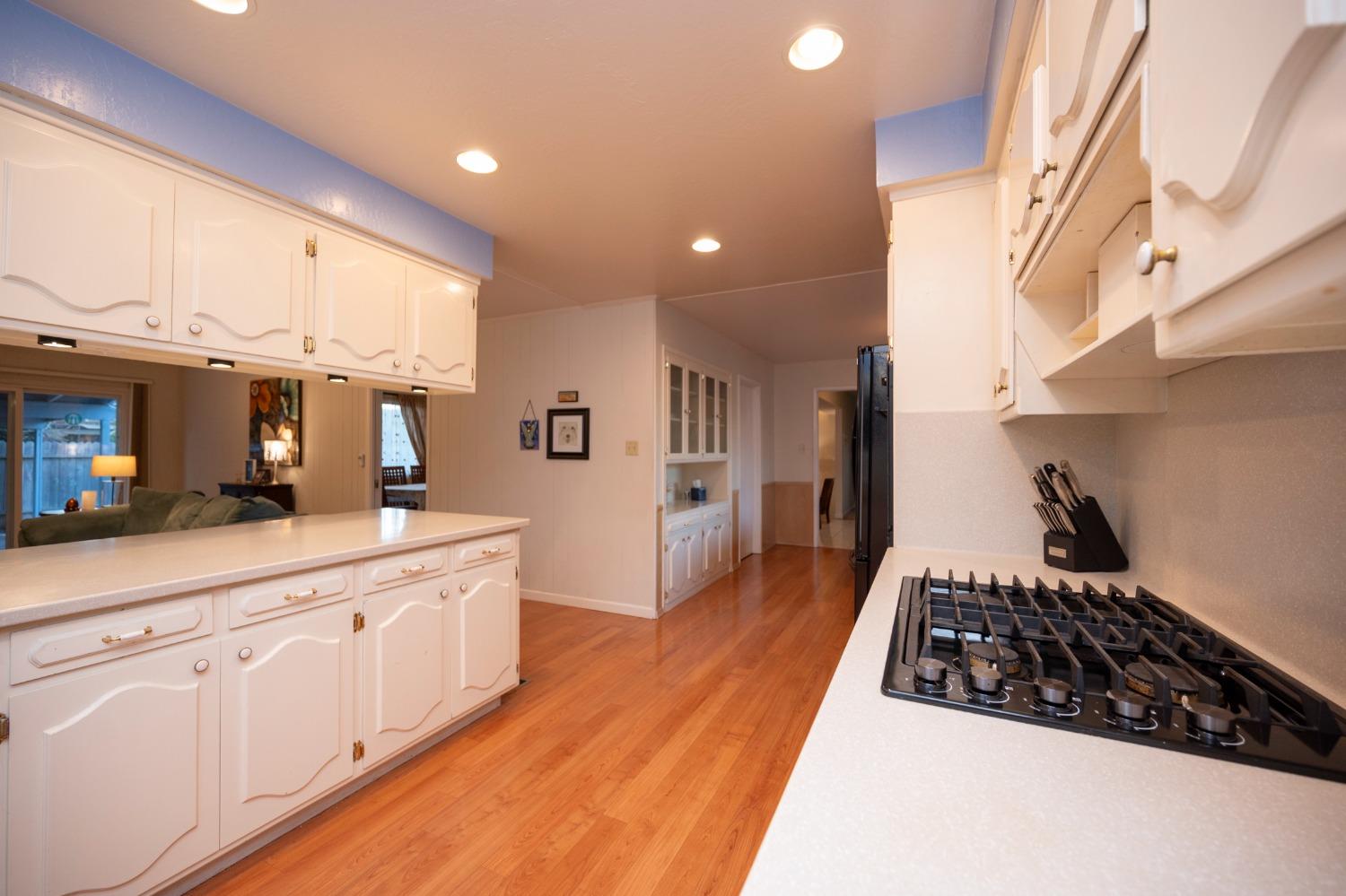 Detail Gallery Image 27 of 75 For 3439 Del Mesa Ct, Sacramento,  CA 95821 - 3 Beds | 2/1 Baths