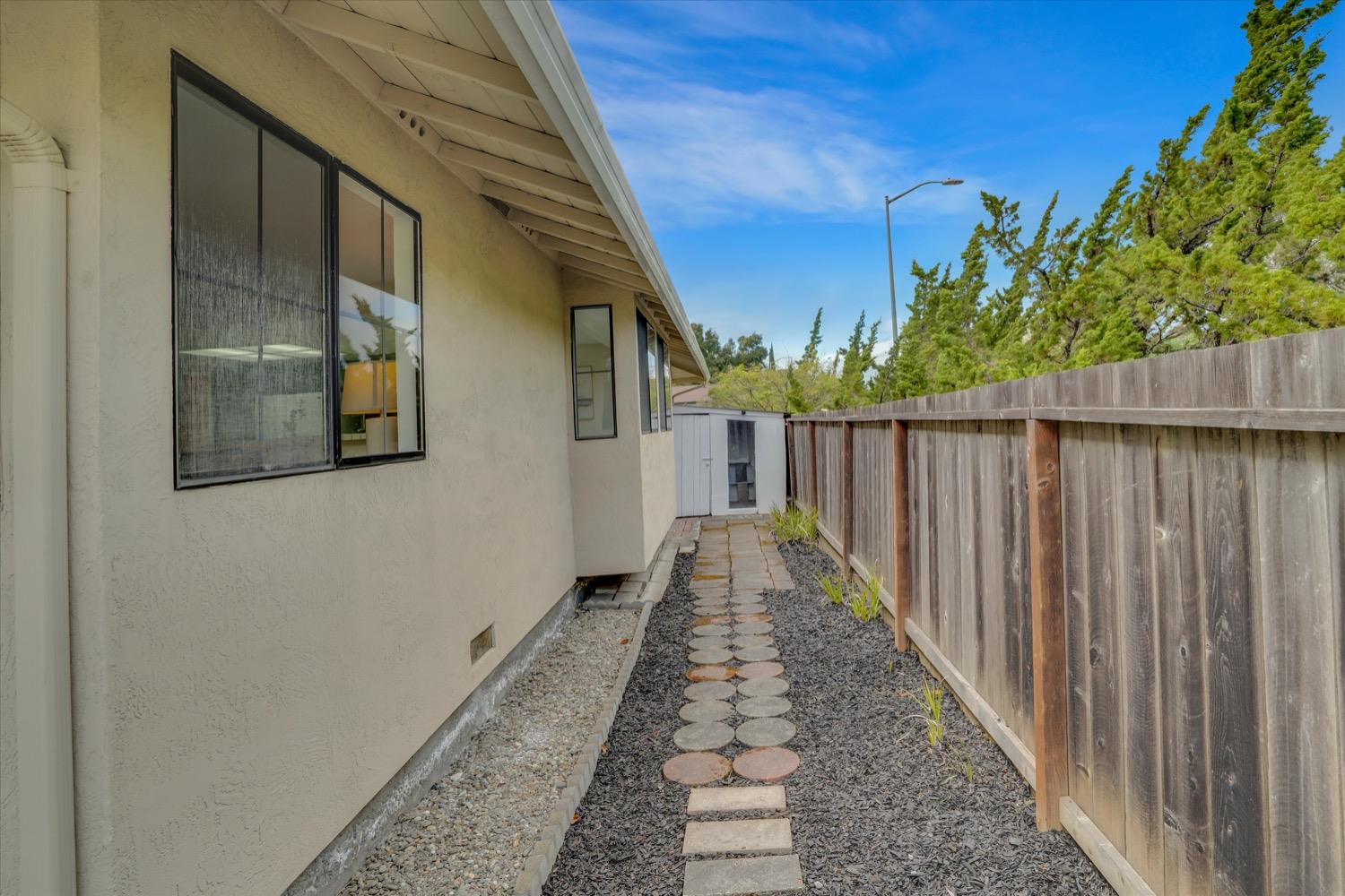 Detail Gallery Image 52 of 67 For 600 Lois Ln, El Sobrante,  CA 94803 - 4 Beds | 2 Baths