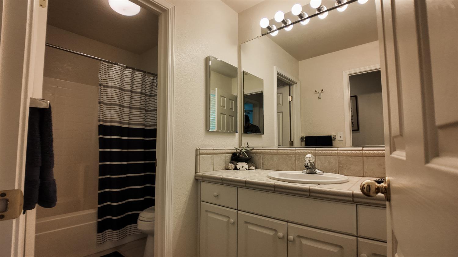 Detail Gallery Image 45 of 58 For 3912 Oak Shores Dr, Stockton,  CA 95209 - 4 Beds | 2/1 Baths