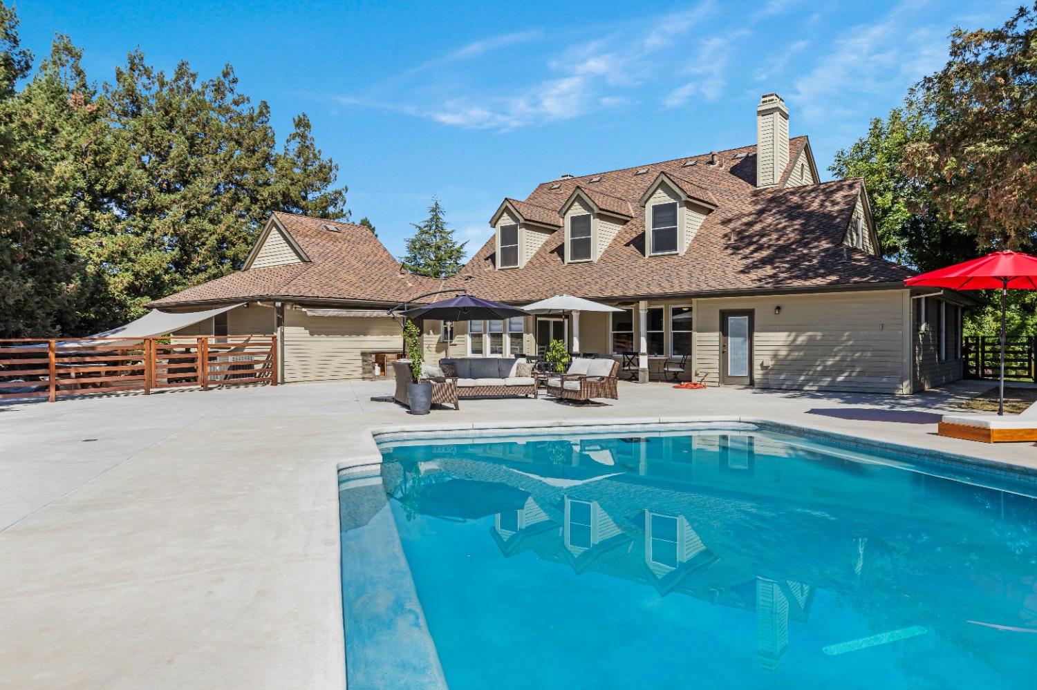 Detail Gallery Image 3 of 97 For 8724 N Oaks Dr, Oakdale,  CA 95361 - 5 Beds | 4 Baths