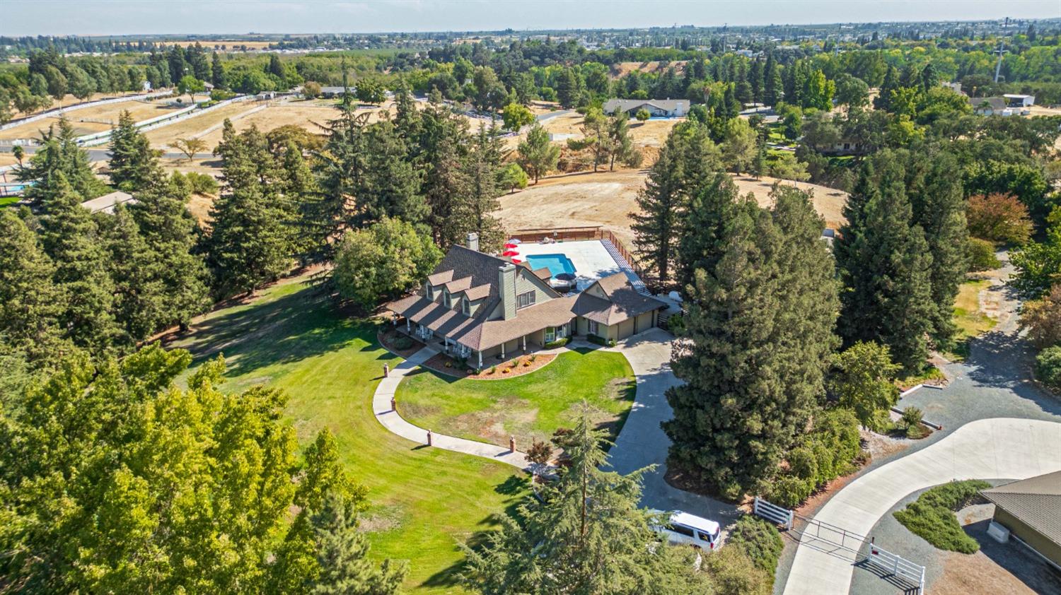 Detail Gallery Image 6 of 97 For 8724 N Oaks Dr, Oakdale,  CA 95361 - 5 Beds | 4 Baths