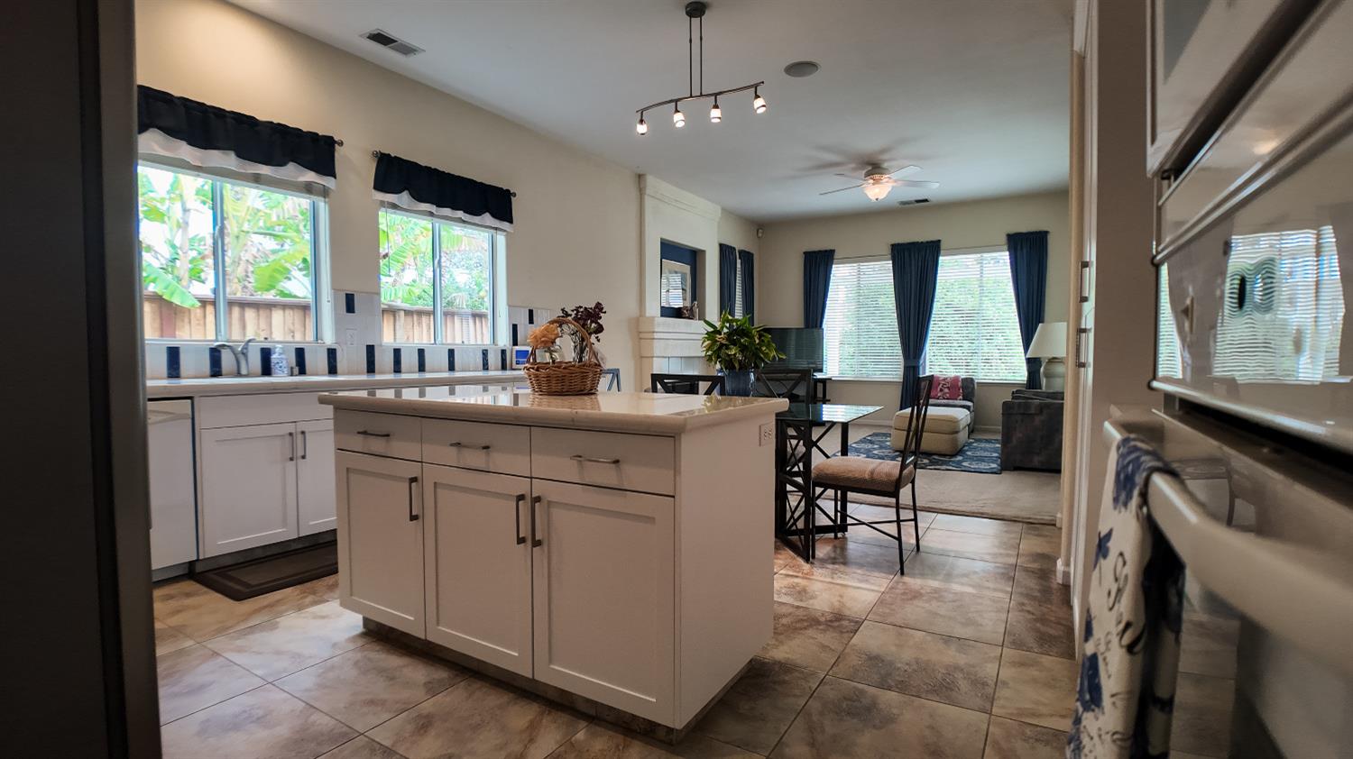 Detail Gallery Image 29 of 58 For 3912 Oak Shores Dr, Stockton,  CA 95209 - 4 Beds | 2/1 Baths