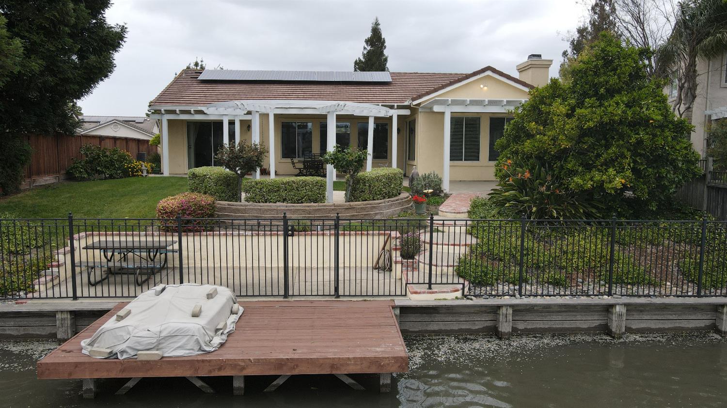 Detail Gallery Image 10 of 58 For 3912 Oak Shores Dr, Stockton,  CA 95209 - 4 Beds | 2/1 Baths