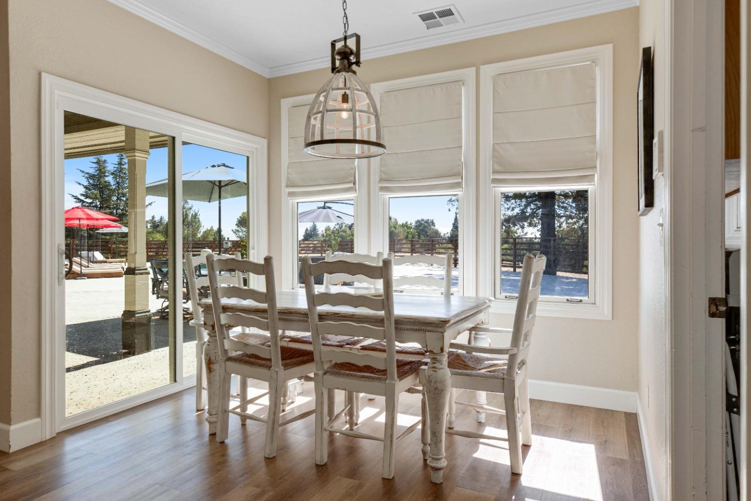 Detail Gallery Image 16 of 97 For 8724 N Oaks Dr, Oakdale,  CA 95361 - 5 Beds | 4 Baths