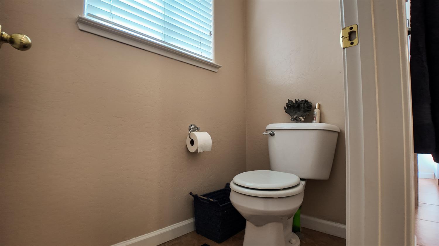 Detail Gallery Image 21 of 58 For 3912 Oak Shores Dr, Stockton,  CA 95209 - 4 Beds | 2/1 Baths
