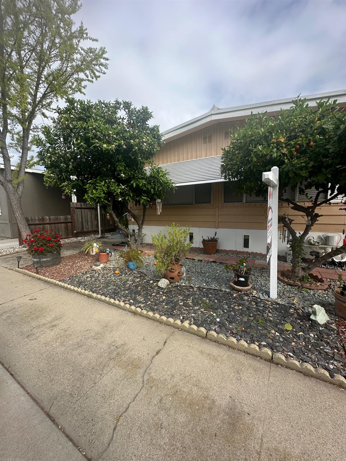 Detail Gallery Image 1 of 20 For 2113 Viking Ln, Modesto,  CA 95350 - 2 Beds | 2 Baths