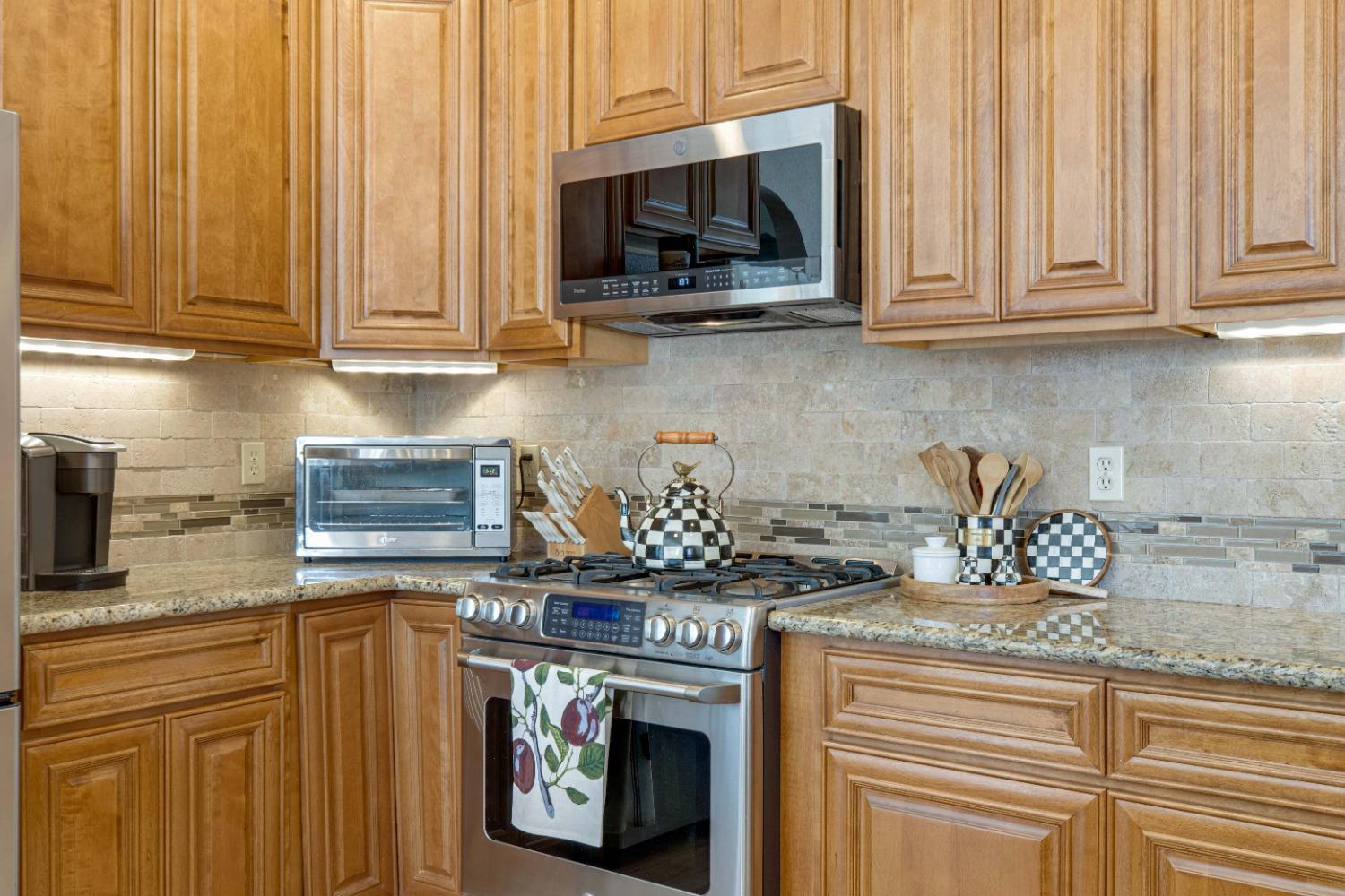 Detail Gallery Image 20 of 97 For 8724 N Oaks Dr, Oakdale,  CA 95361 - 5 Beds | 4 Baths