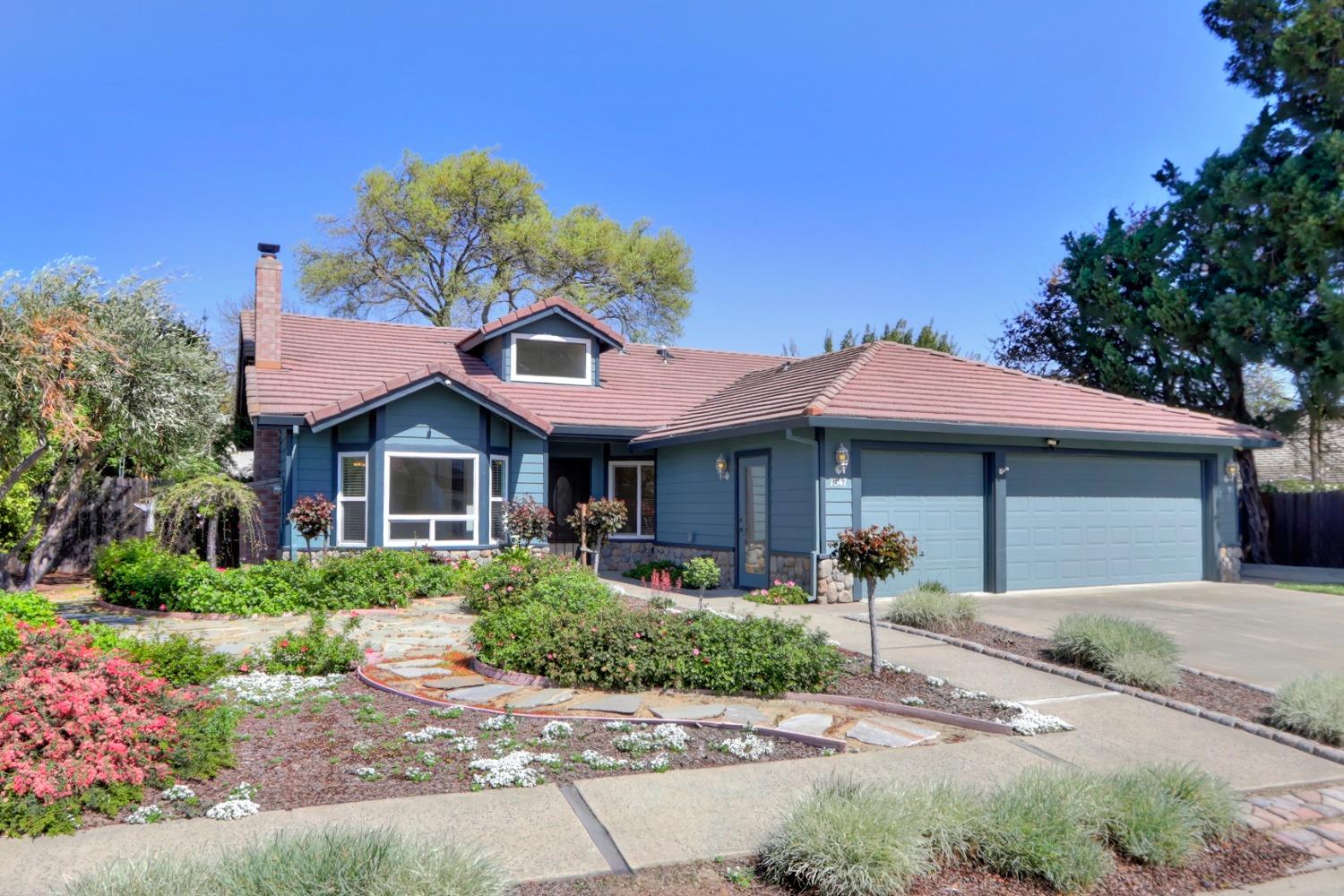 Detail Gallery Image 1 of 1 For 7547 Rio Mondego Dr, Sacramento,  CA 95831 - 3 Beds | 2 Baths