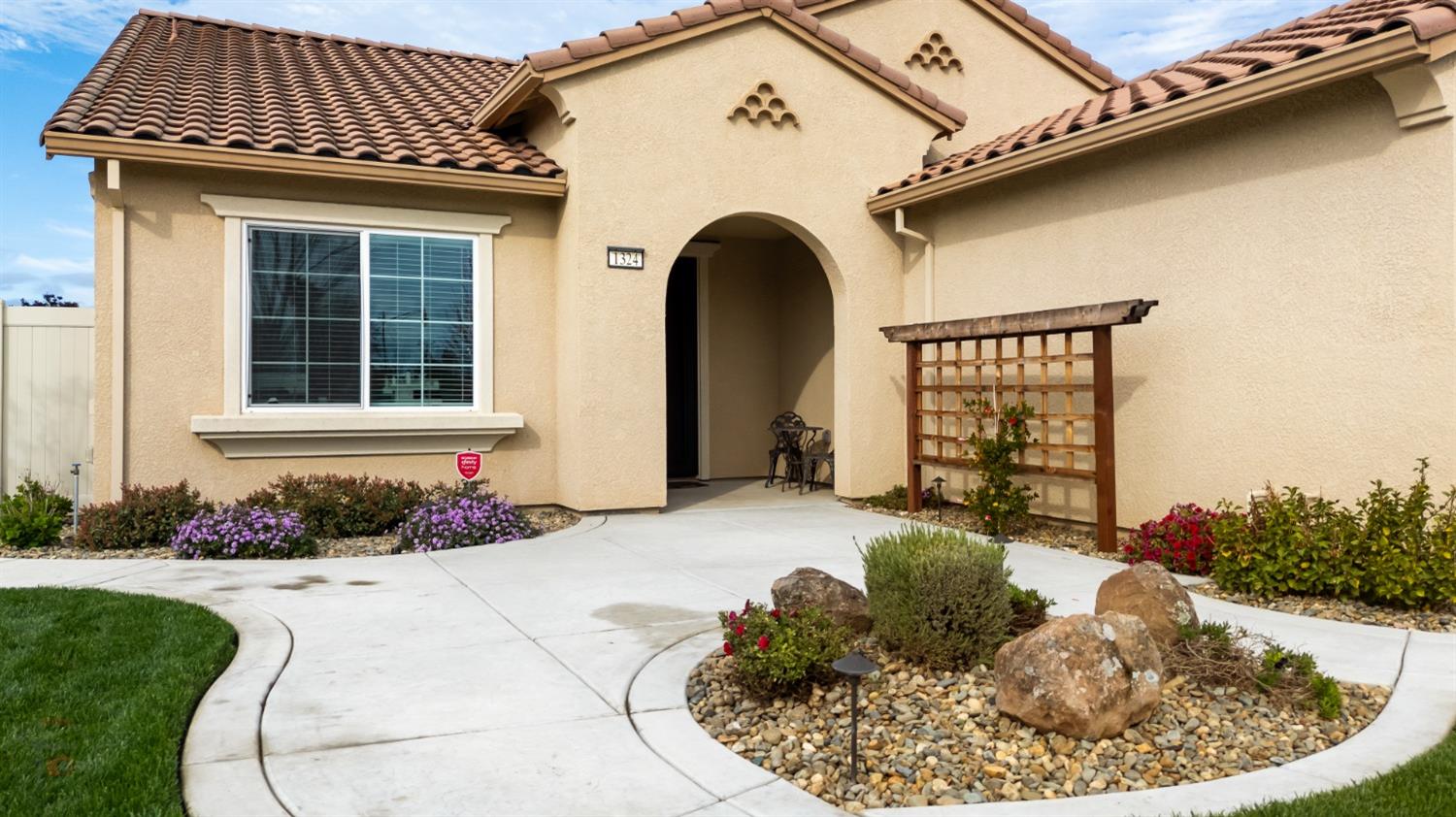 Detail Gallery Image 5 of 88 For 1324 Chestnut Hill Dr, Manteca,  CA 95336 - 3 Beds | 2 Baths