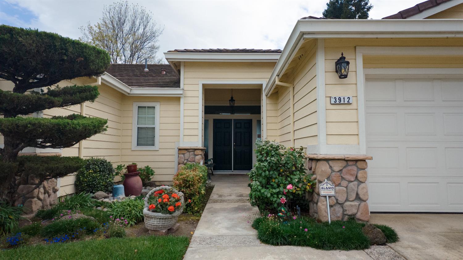Detail Gallery Image 11 of 58 For 3912 Oak Shores Dr, Stockton,  CA 95209 - 4 Beds | 2/1 Baths