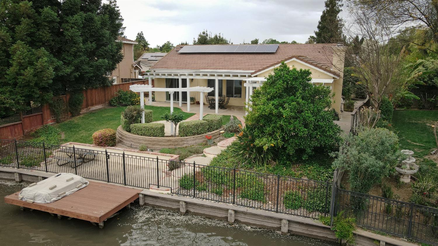 Detail Gallery Image 9 of 58 For 3912 Oak Shores Dr, Stockton,  CA 95209 - 4 Beds | 2/1 Baths