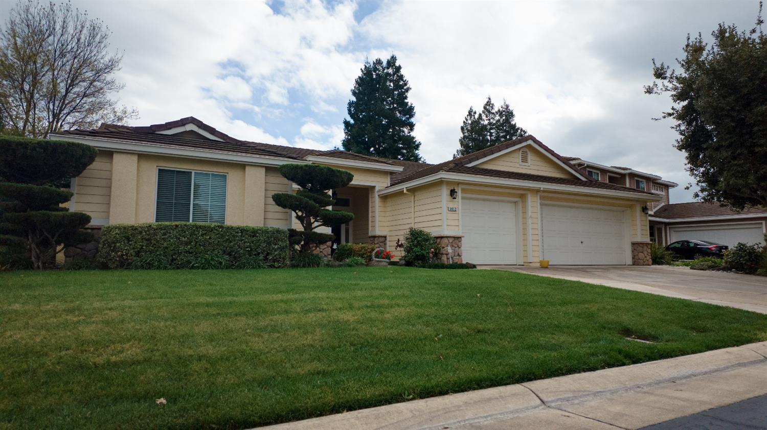 Detail Gallery Image 5 of 58 For 3912 Oak Shores Dr, Stockton,  CA 95209 - 4 Beds | 2/1 Baths