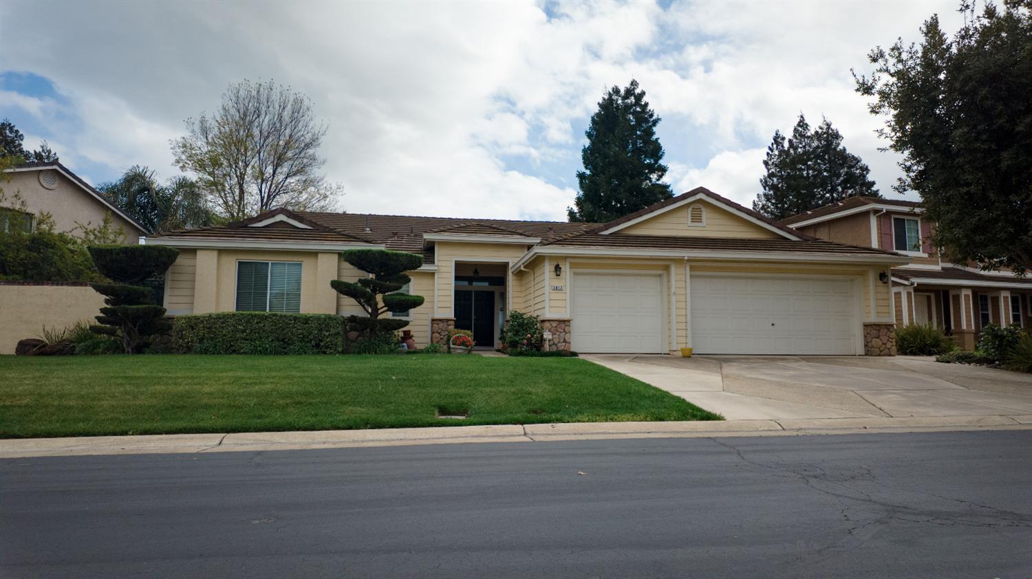 Detail Gallery Image 4 of 58 For 3912 Oak Shores Dr, Stockton,  CA 95209 - 4 Beds | 2/1 Baths