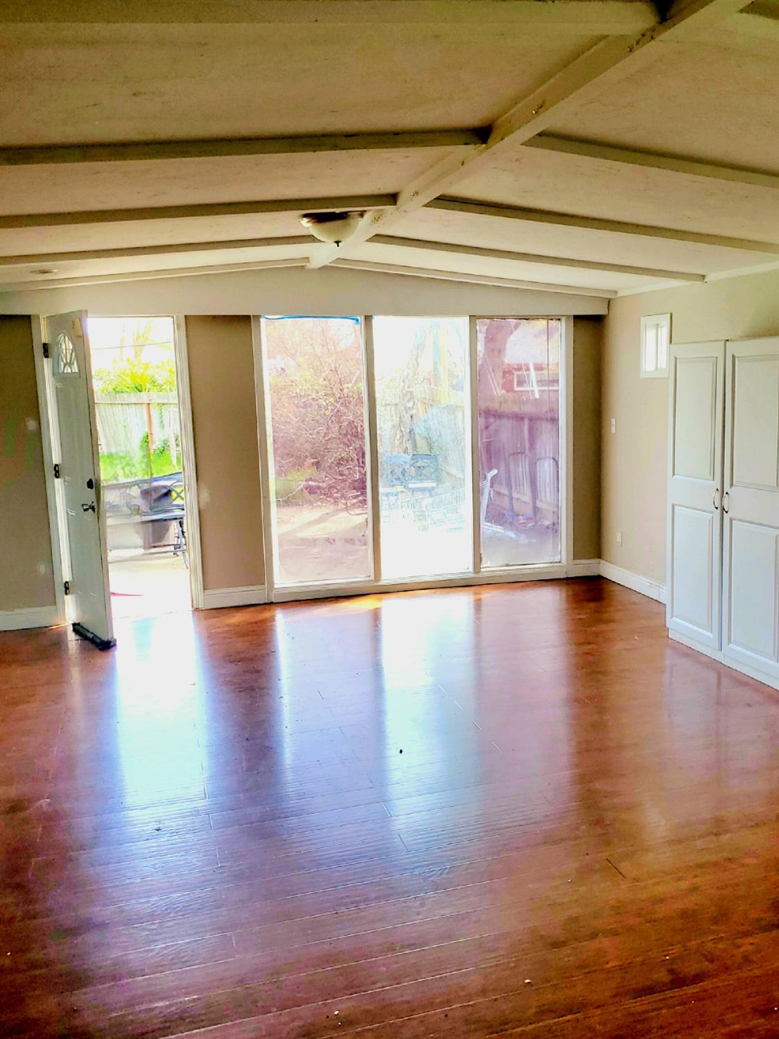 Detail Gallery Image 6 of 21 For 3118 Eastern Ave, Sacramento,  CA 95821 - 3 Beds | 3 Baths