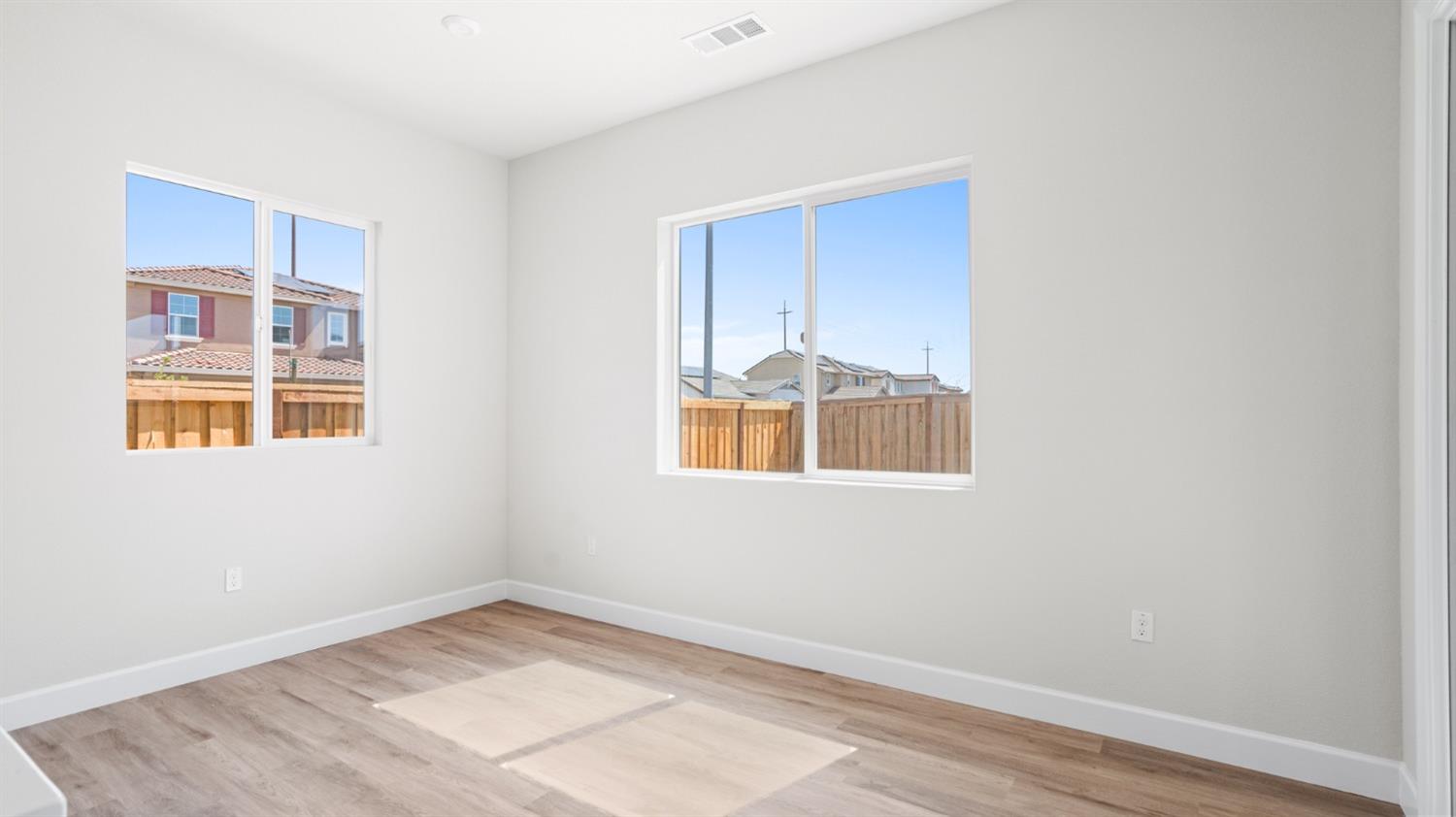 Detail Gallery Image 25 of 37 For 2114 Geneva Way, Manteca,  CA 95337 - 3 Beds | 2/1 Baths