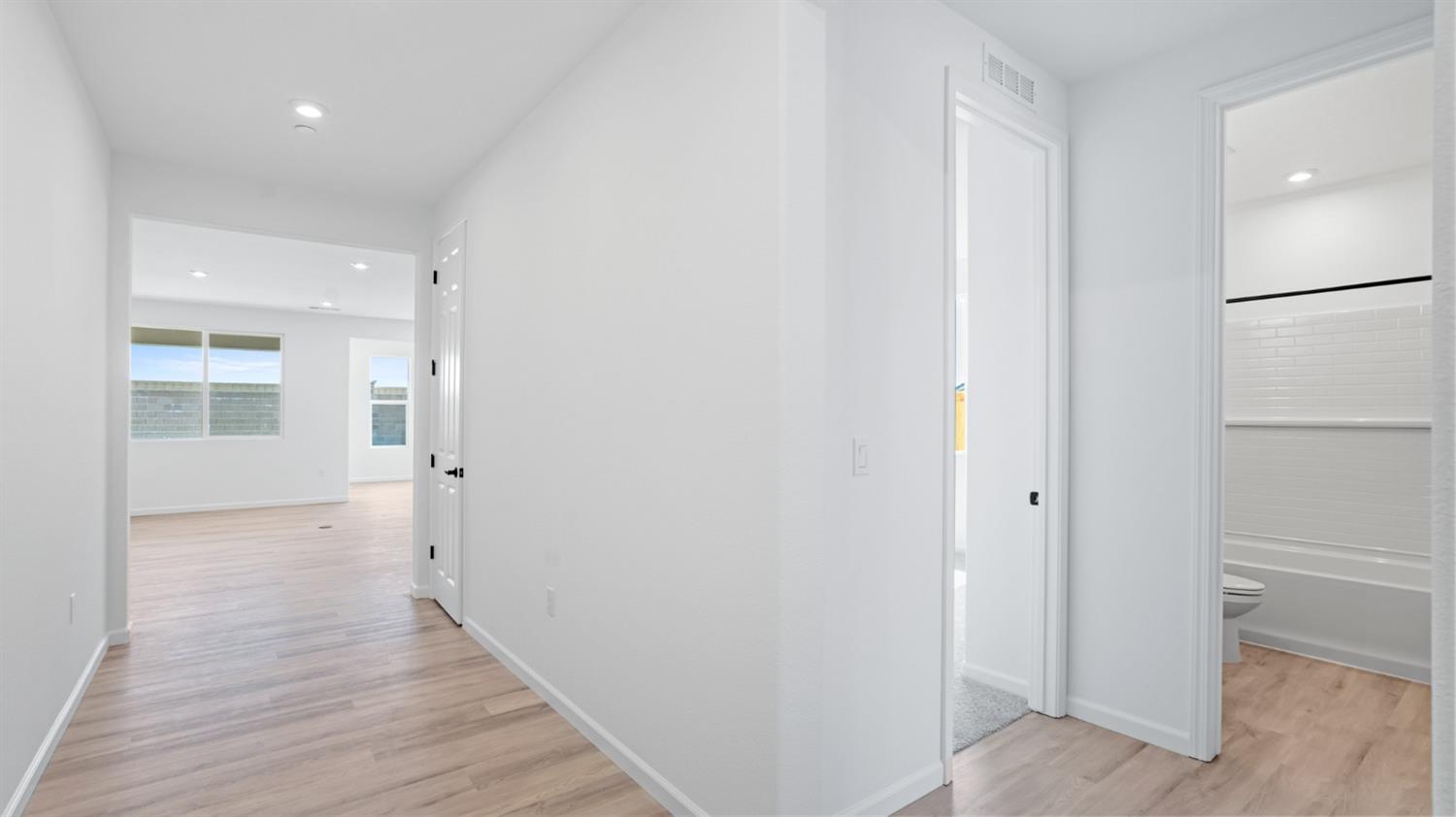 Detail Gallery Image 4 of 33 For 1014 Fiano Pl, Manteca,  CA 95337 - 3 Beds | 2 Baths