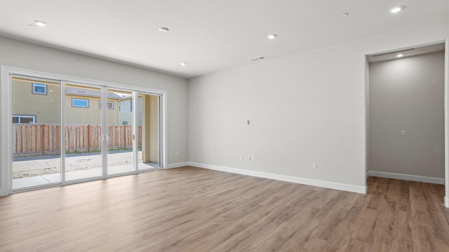 Detail Gallery Image 16 of 37 For 2114 Geneva Way, Manteca,  CA 95337 - 3 Beds | 2/1 Baths