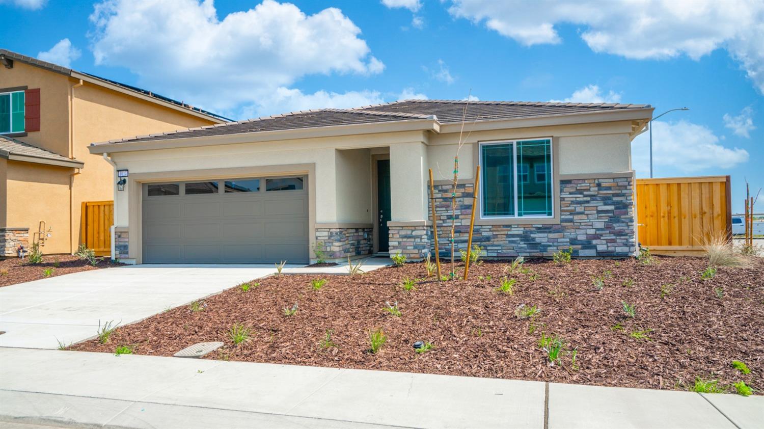 Detail Gallery Image 3 of 33 For 1014 Fiano Pl, Manteca,  CA 95337 - 3 Beds | 2 Baths