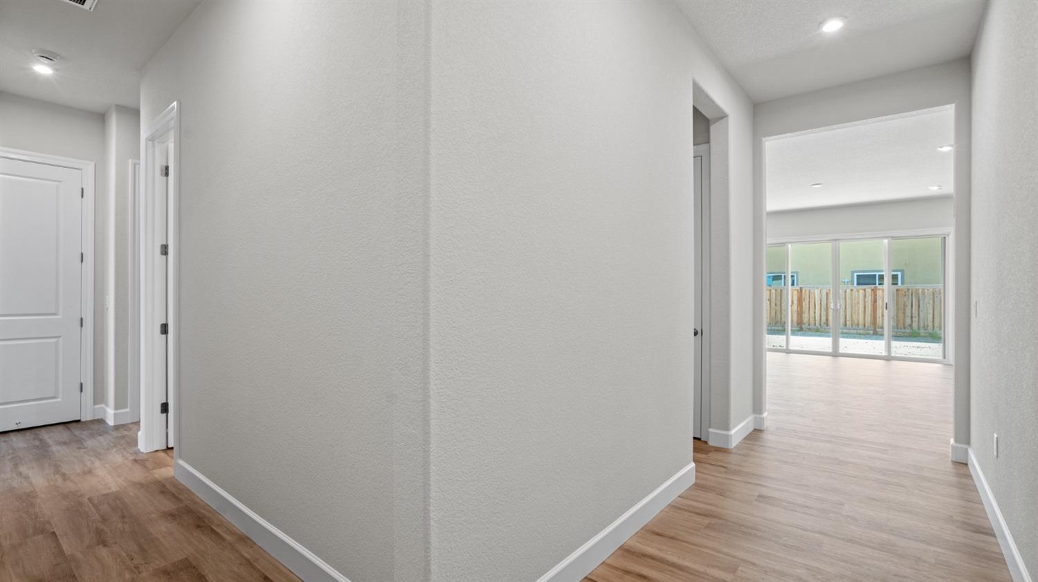 Detail Gallery Image 4 of 37 For 2114 Geneva Way, Manteca,  CA 95337 - 3 Beds | 2/1 Baths