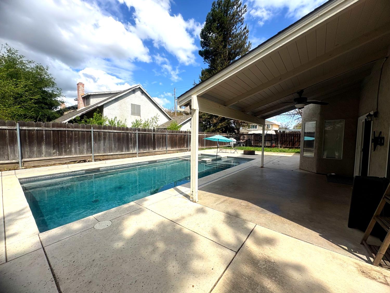 Detail Gallery Image 2 of 23 For 2521 Revere Ln, Modesto,  CA 95355 - 4 Beds | 2/1 Baths