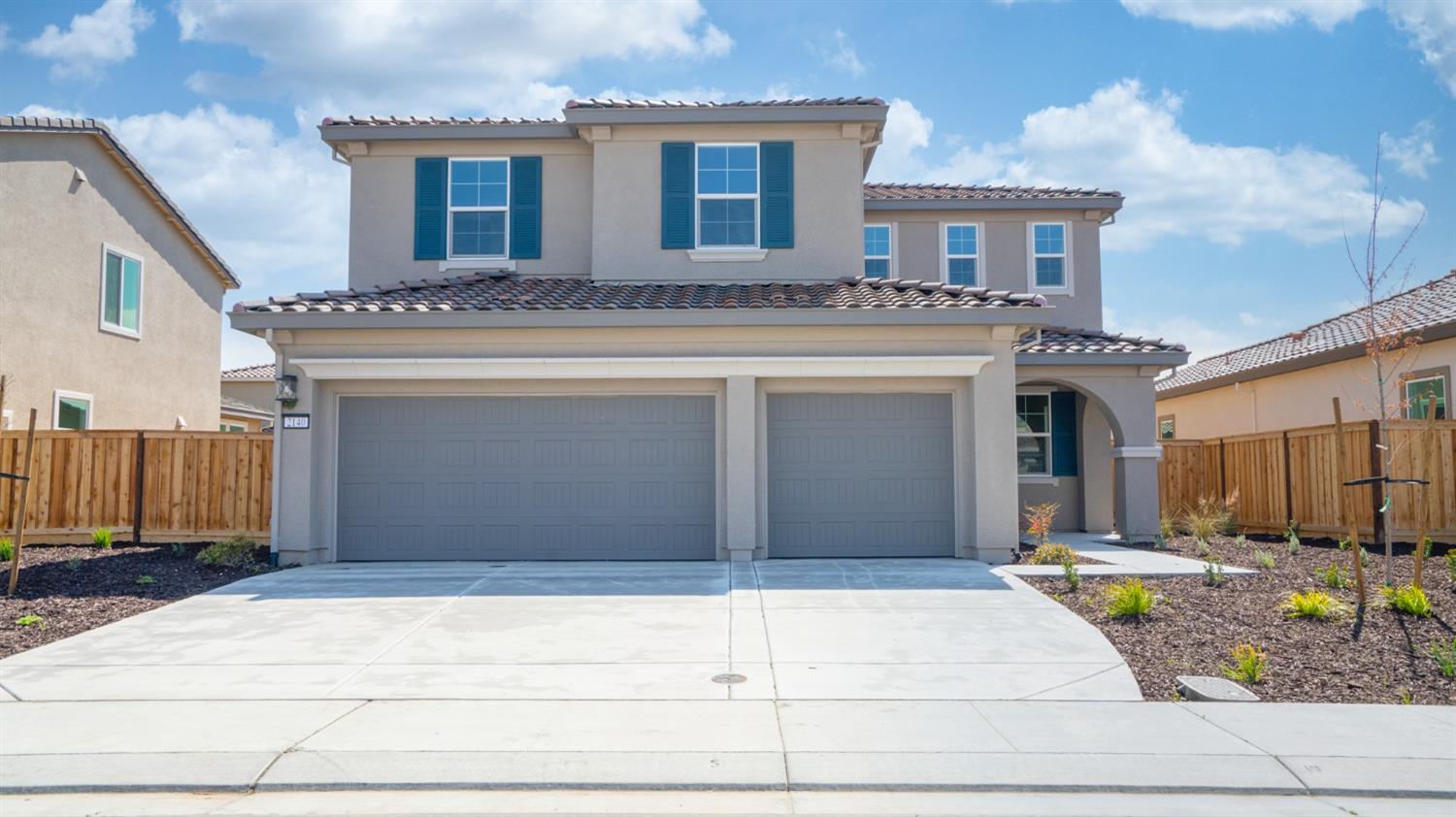 Detail Gallery Image 2 of 51 For 2140 Vermentino St, Manteca,  CA 95337 - 5 Beds | 3 Baths