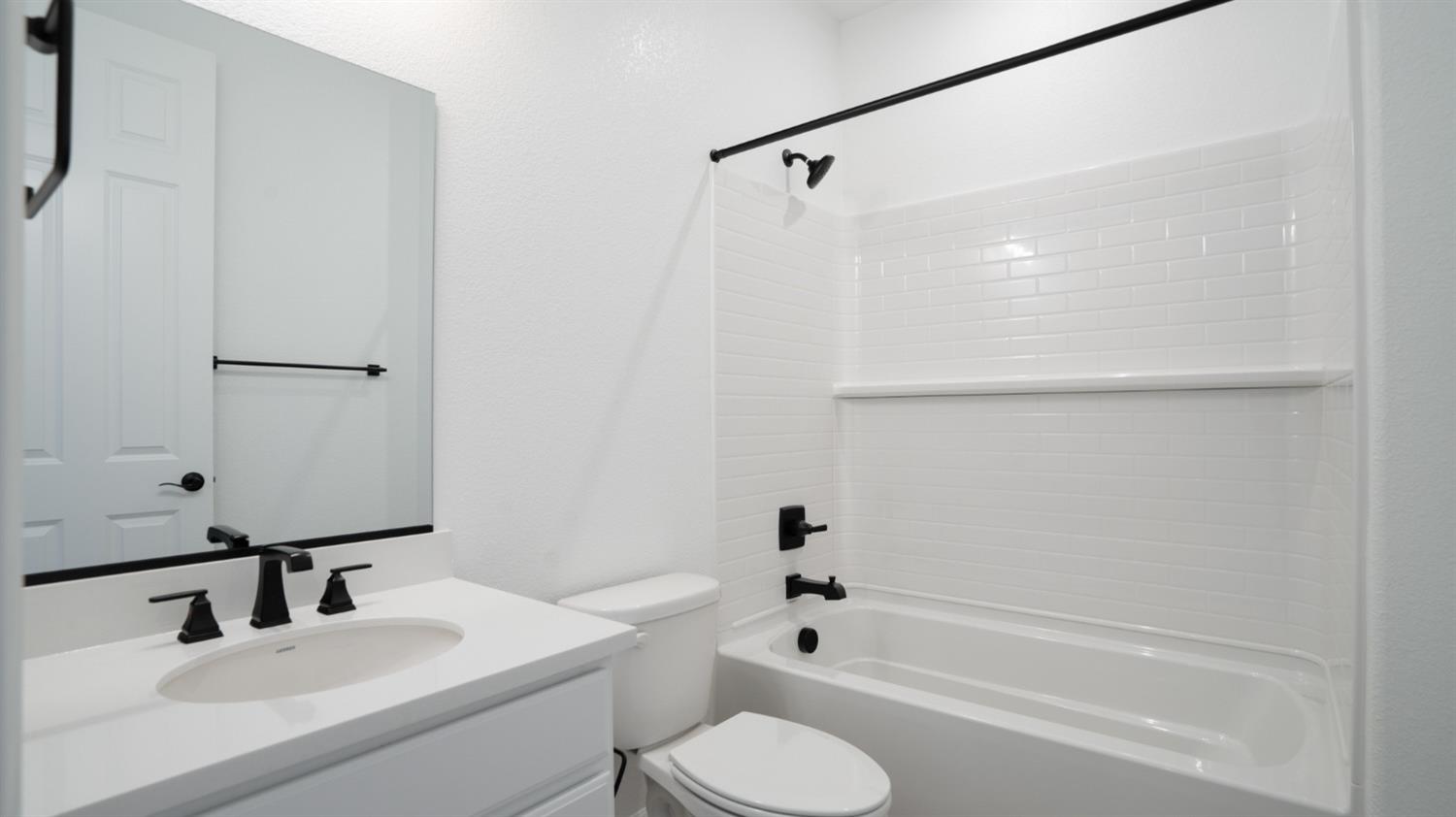 Detail Gallery Image 5 of 33 For 1014 Fiano Pl, Manteca,  CA 95337 - 3 Beds | 2 Baths