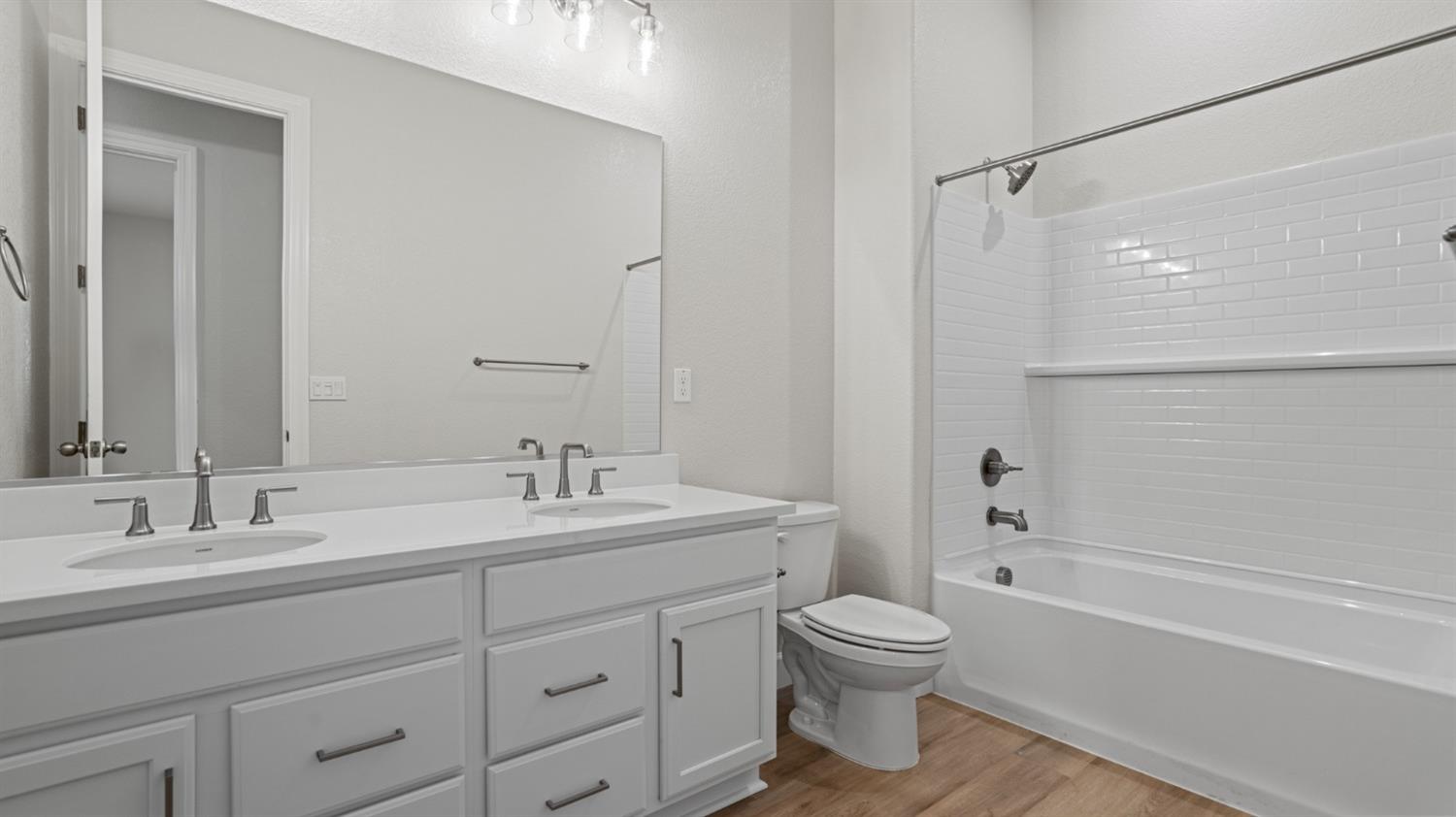 Detail Gallery Image 5 of 37 For 2114 Geneva Way, Manteca,  CA 95337 - 3 Beds | 2/1 Baths