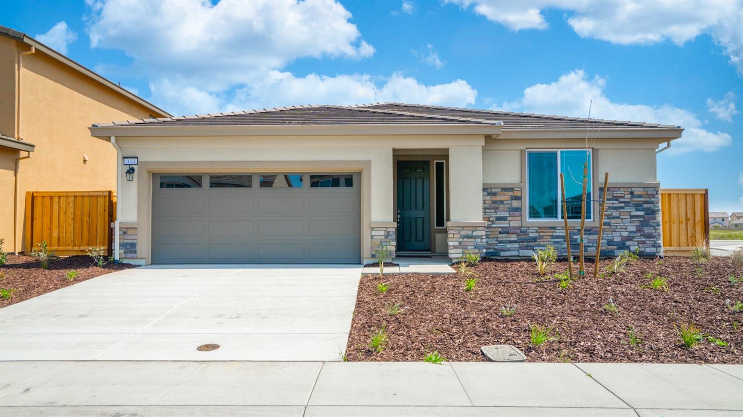 Detail Gallery Image 2 of 33 For 1014 Fiano Pl, Manteca,  CA 95337 - 3 Beds | 2 Baths