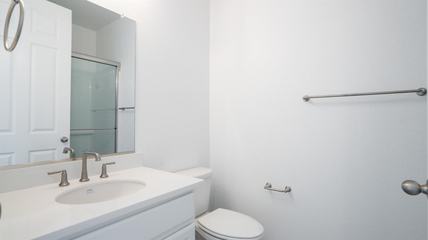 Detail Gallery Image 5 of 41 For 1030 Fiano Pl, Manteca,  CA 95337 - 4 Beds | 3 Baths