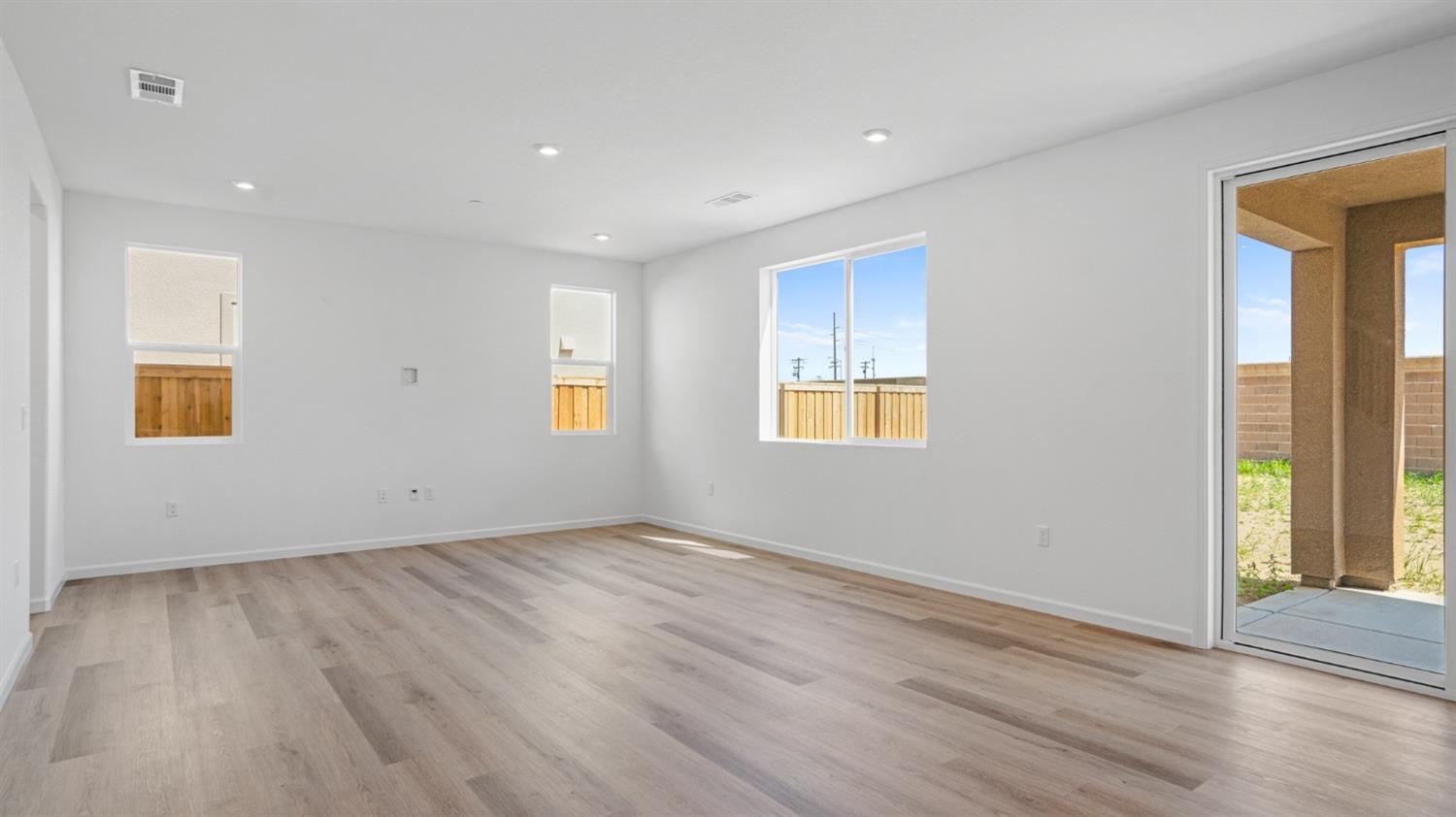 Detail Gallery Image 16 of 41 For 1030 Fiano Pl, Manteca,  CA 95337 - 4 Beds | 3 Baths