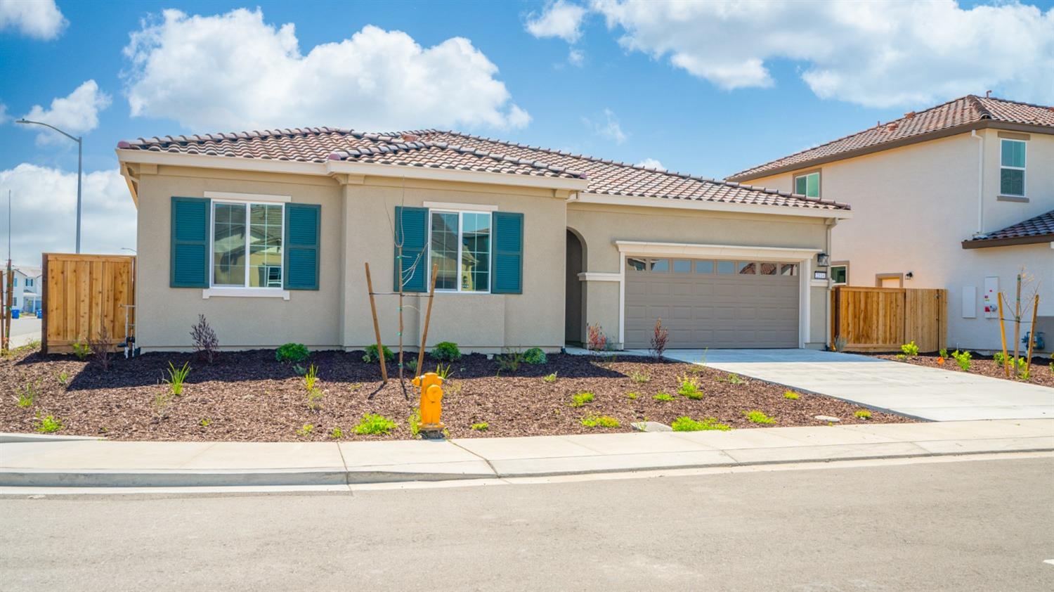 Detail Gallery Image 3 of 37 For 2114 Geneva Way, Manteca,  CA 95337 - 3 Beds | 2/1 Baths