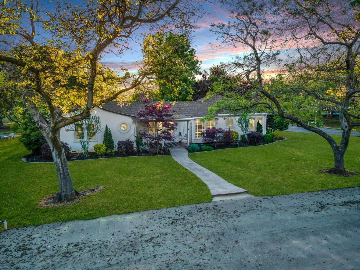 Detail Gallery Image 4 of 82 For 6747 N Wall Rd, Linden,  CA 95236 - 3 Beds | 2 Baths
