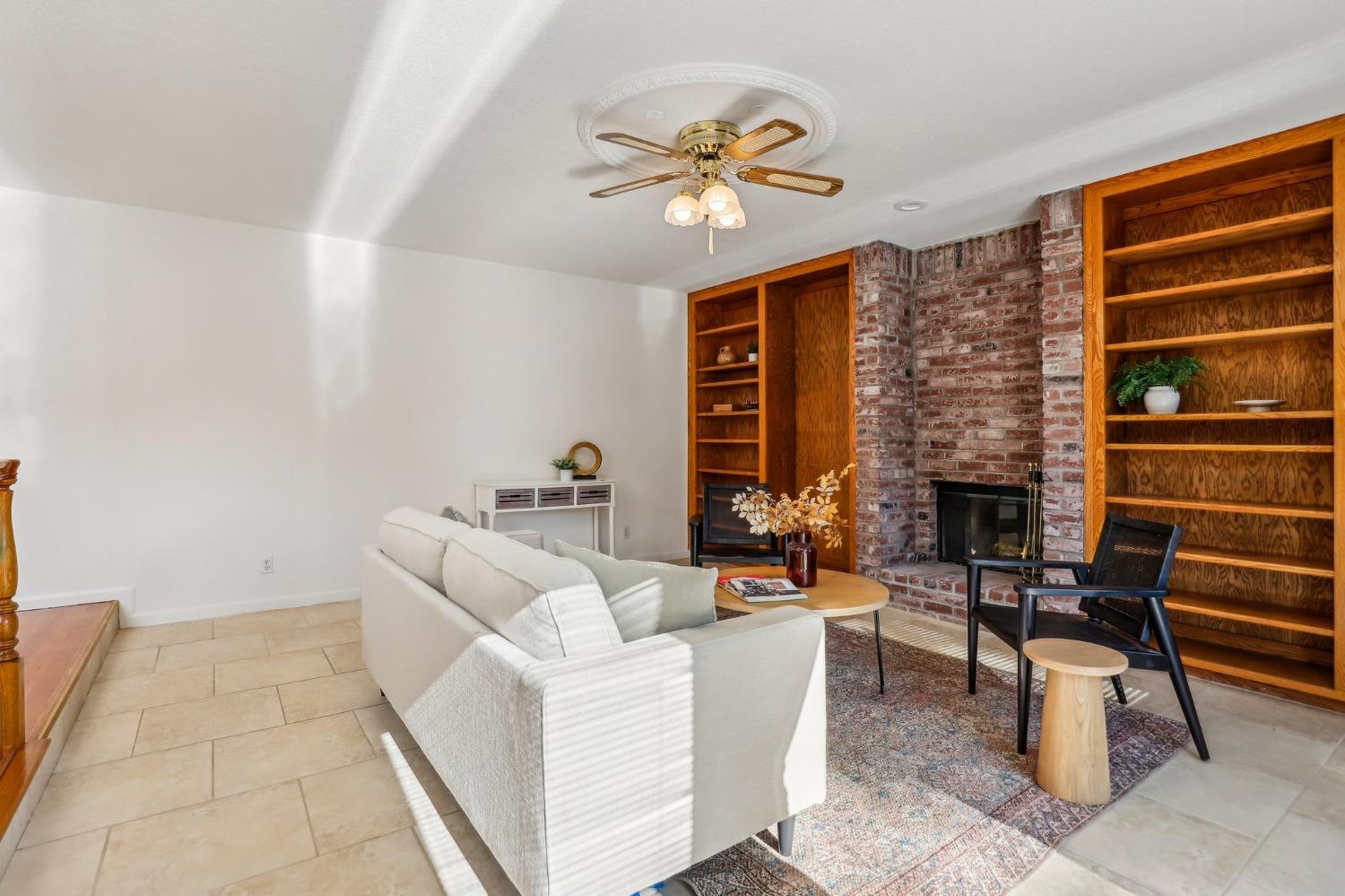 Detail Gallery Image 15 of 83 For 170 Audubon Cir, Sacramento,  CA 95831 - 4 Beds | 4/1 Baths