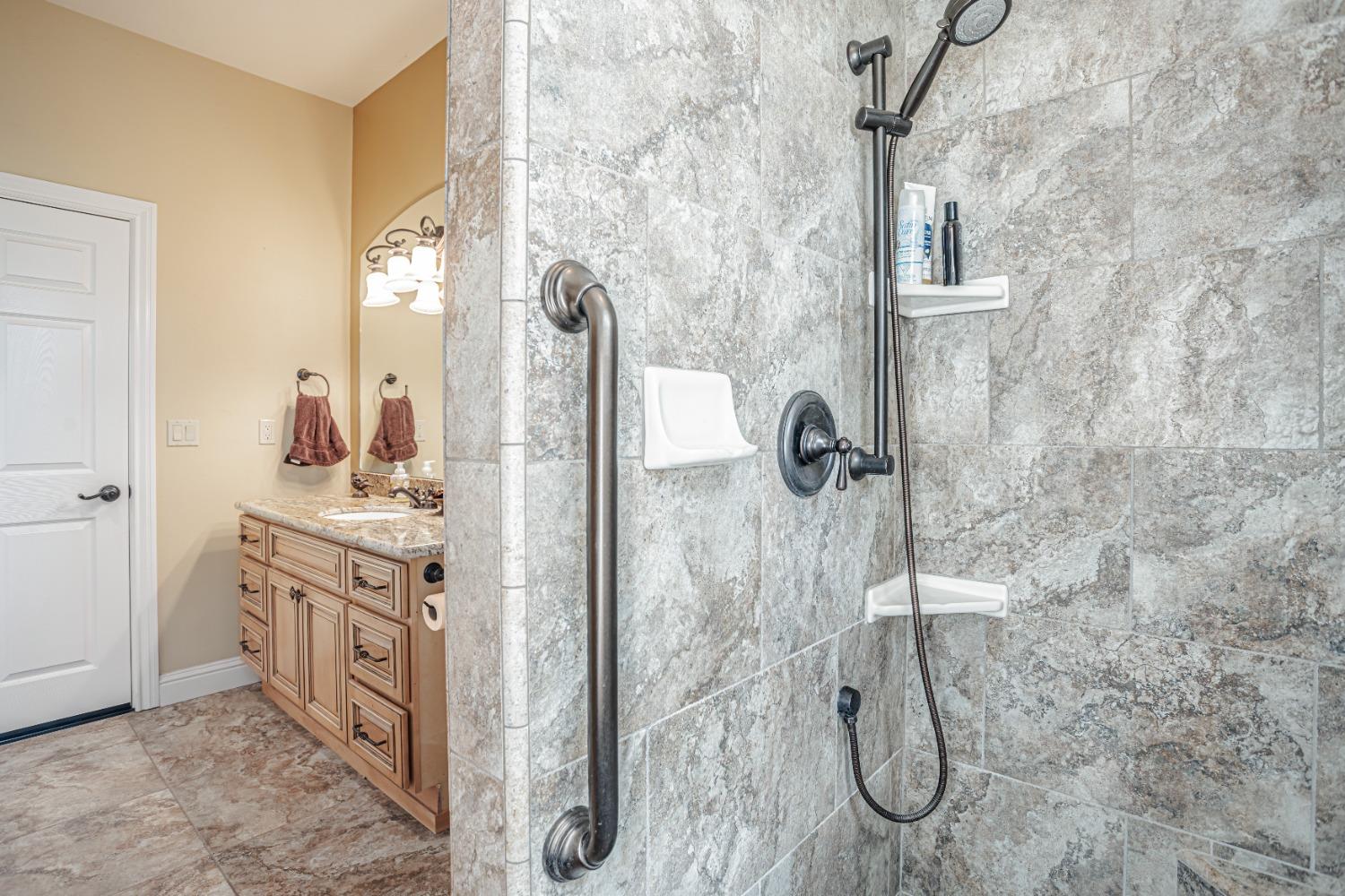 Detail Gallery Image 30 of 66 For 14651 Highway 124, Plymouth,  CA 95669 - 4 Beds | 4 Baths