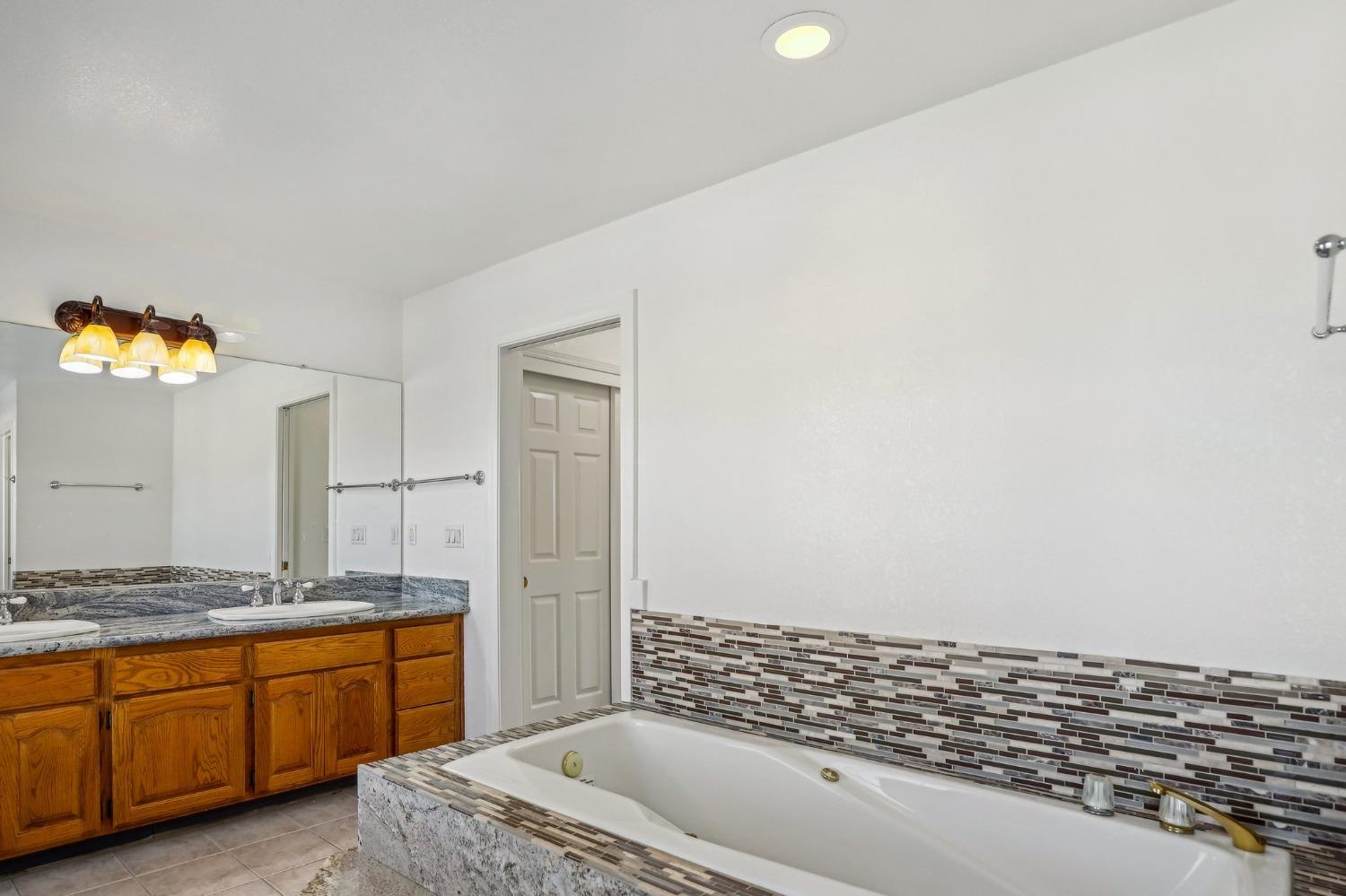 Detail Gallery Image 37 of 83 For 170 Audubon Cir, Sacramento,  CA 95831 - 4 Beds | 4/1 Baths