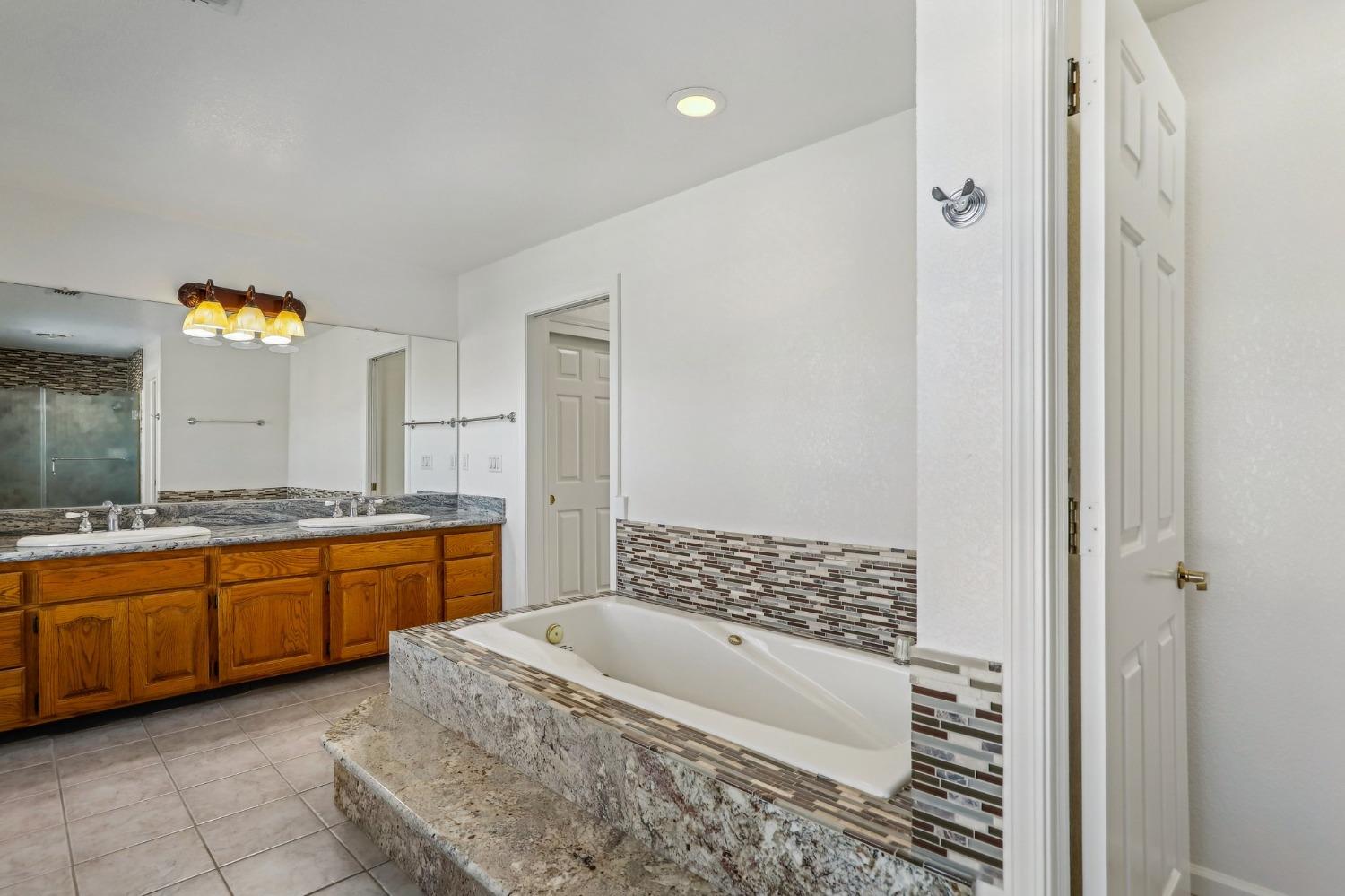 Detail Gallery Image 36 of 83 For 170 Audubon Cir, Sacramento,  CA 95831 - 4 Beds | 4/1 Baths