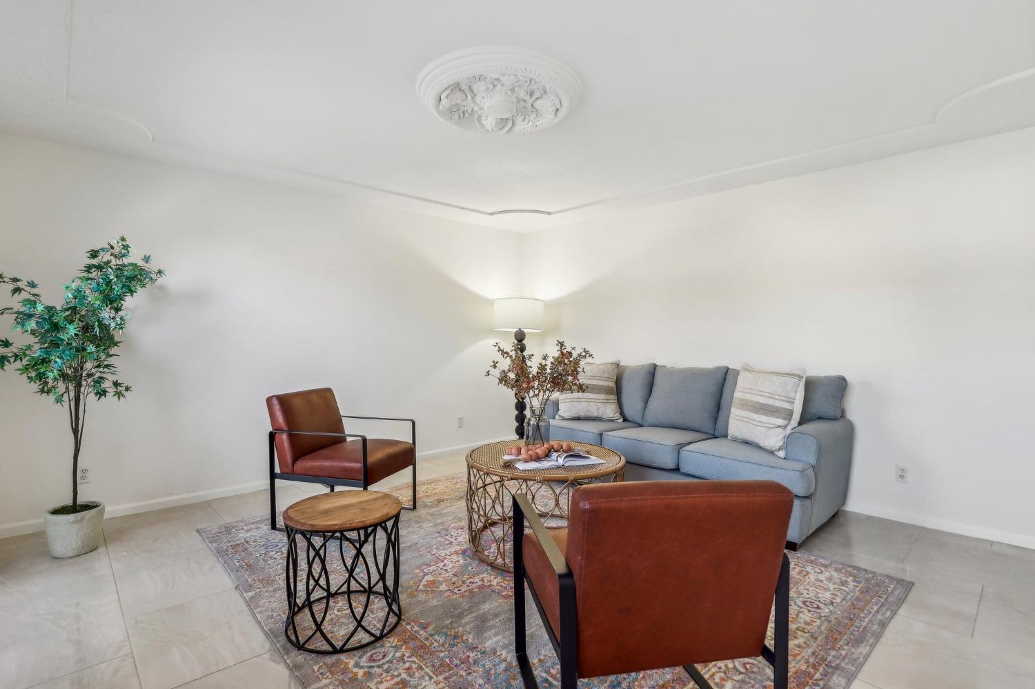 Detail Gallery Image 12 of 83 For 170 Audubon Cir, Sacramento,  CA 95831 - 4 Beds | 4/1 Baths