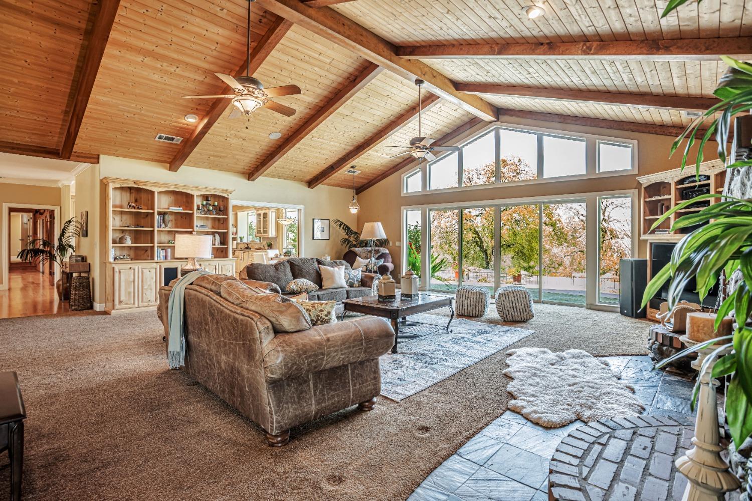 Detail Gallery Image 4 of 66 For 14651 Highway 124, Plymouth,  CA 95669 - 4 Beds | 4 Baths