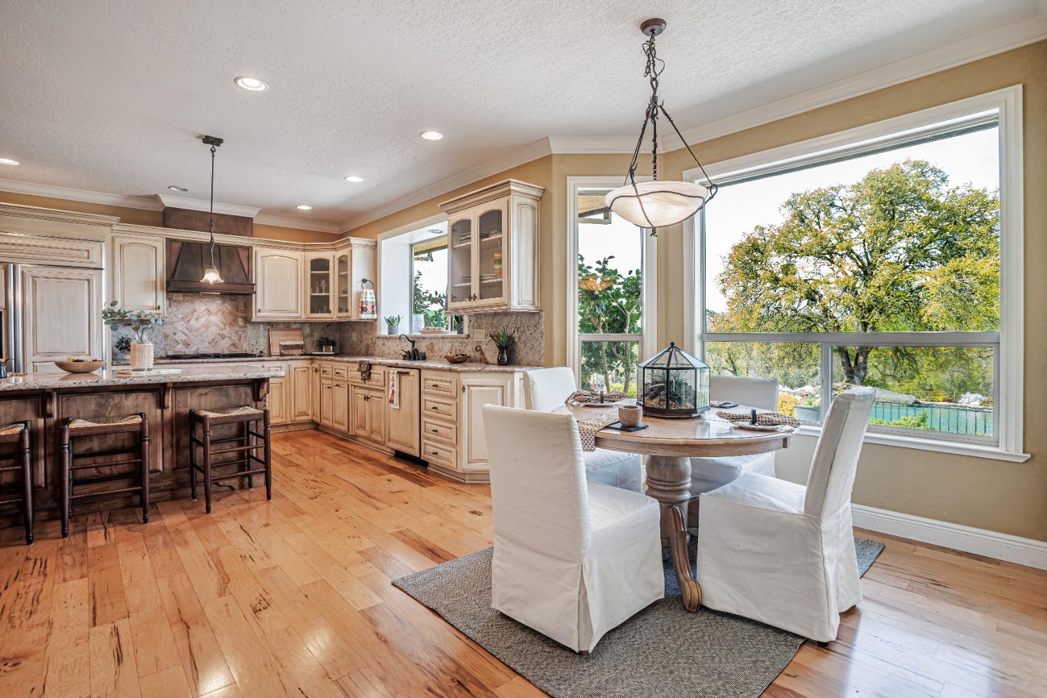 Detail Gallery Image 12 of 66 For 14651 Highway 124, Plymouth,  CA 95669 - 4 Beds | 4 Baths