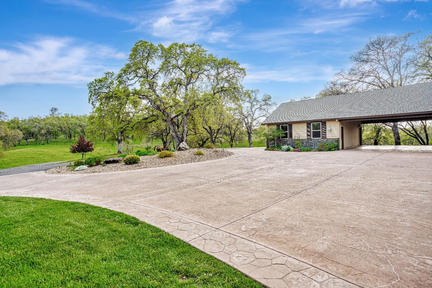 Detail Gallery Image 2 of 66 For 14651 Highway 124, Plymouth,  CA 95669 - 4 Beds | 4 Baths