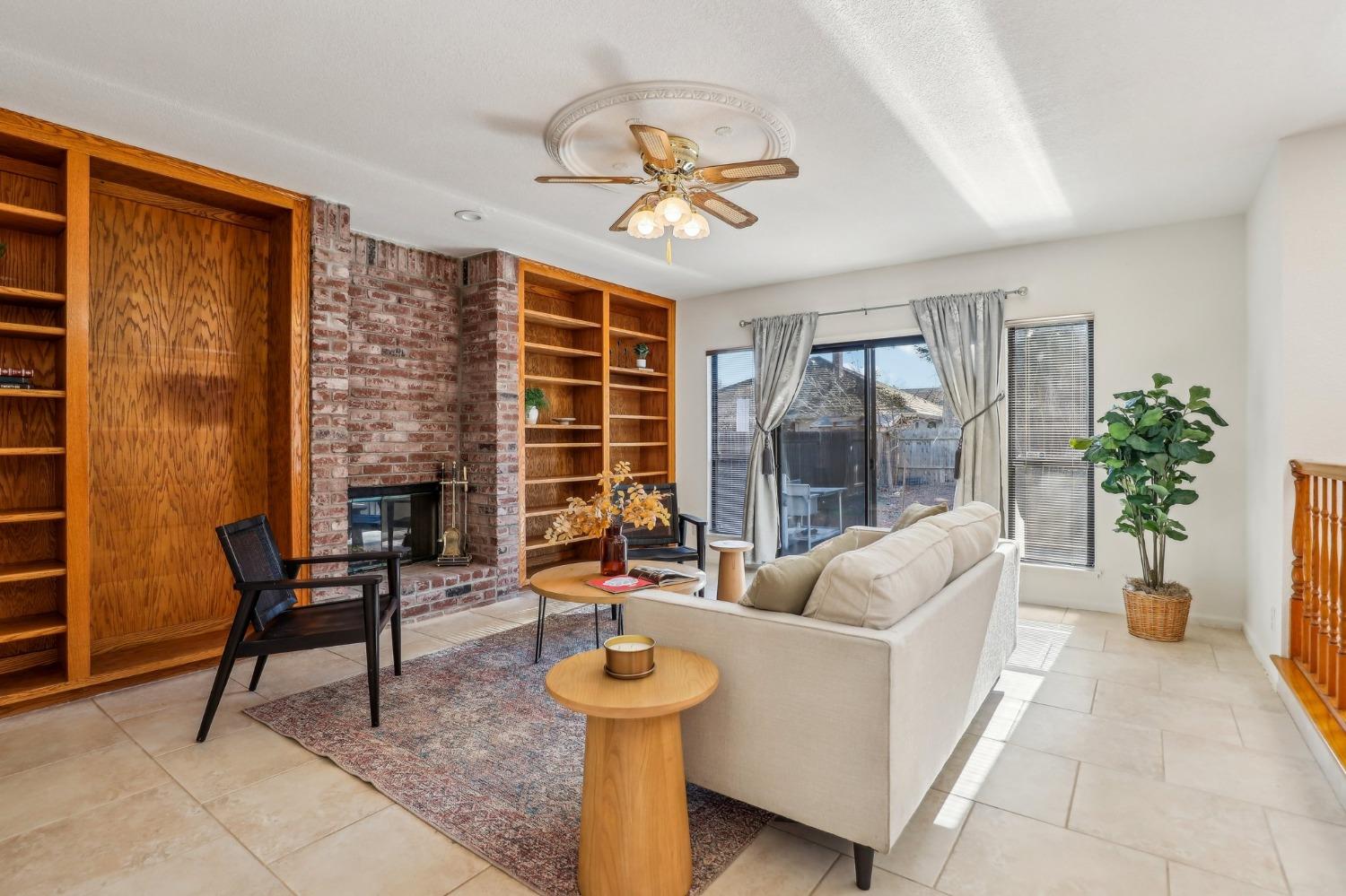 Detail Gallery Image 4 of 83 For 170 Audubon Cir, Sacramento,  CA 95831 - 4 Beds | 4/1 Baths