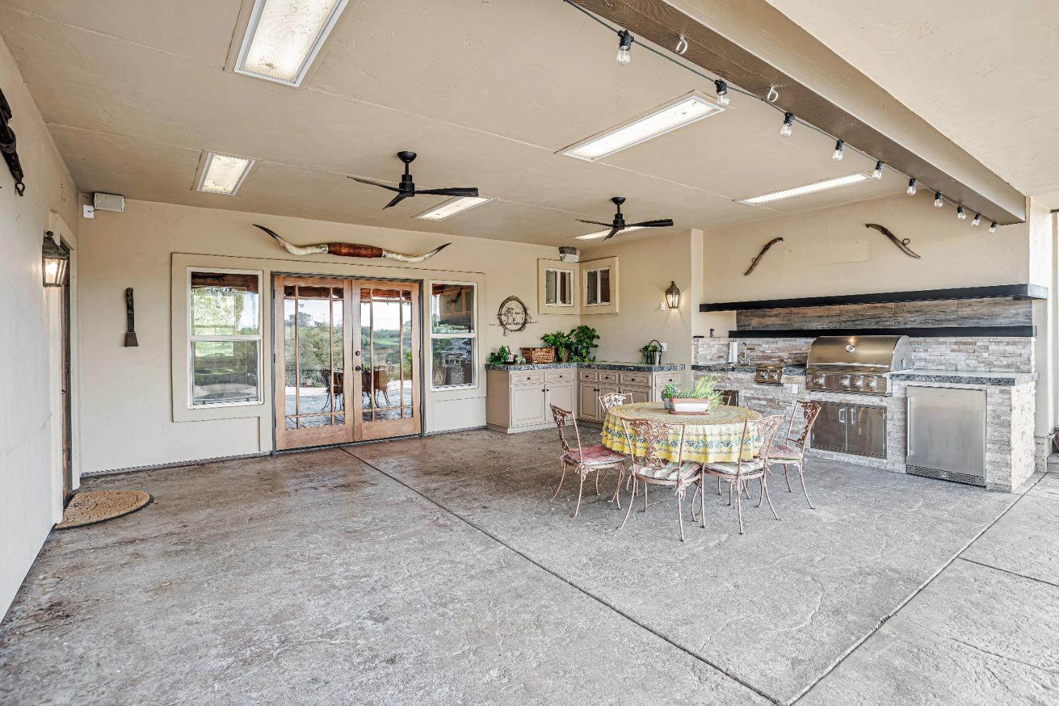 Detail Gallery Image 33 of 66 For 14651 Highway 124, Plymouth,  CA 95669 - 4 Beds | 4 Baths