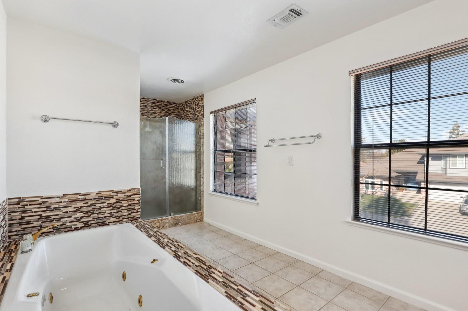 Detail Gallery Image 34 of 83 For 170 Audubon Cir, Sacramento,  CA 95831 - 4 Beds | 4/1 Baths