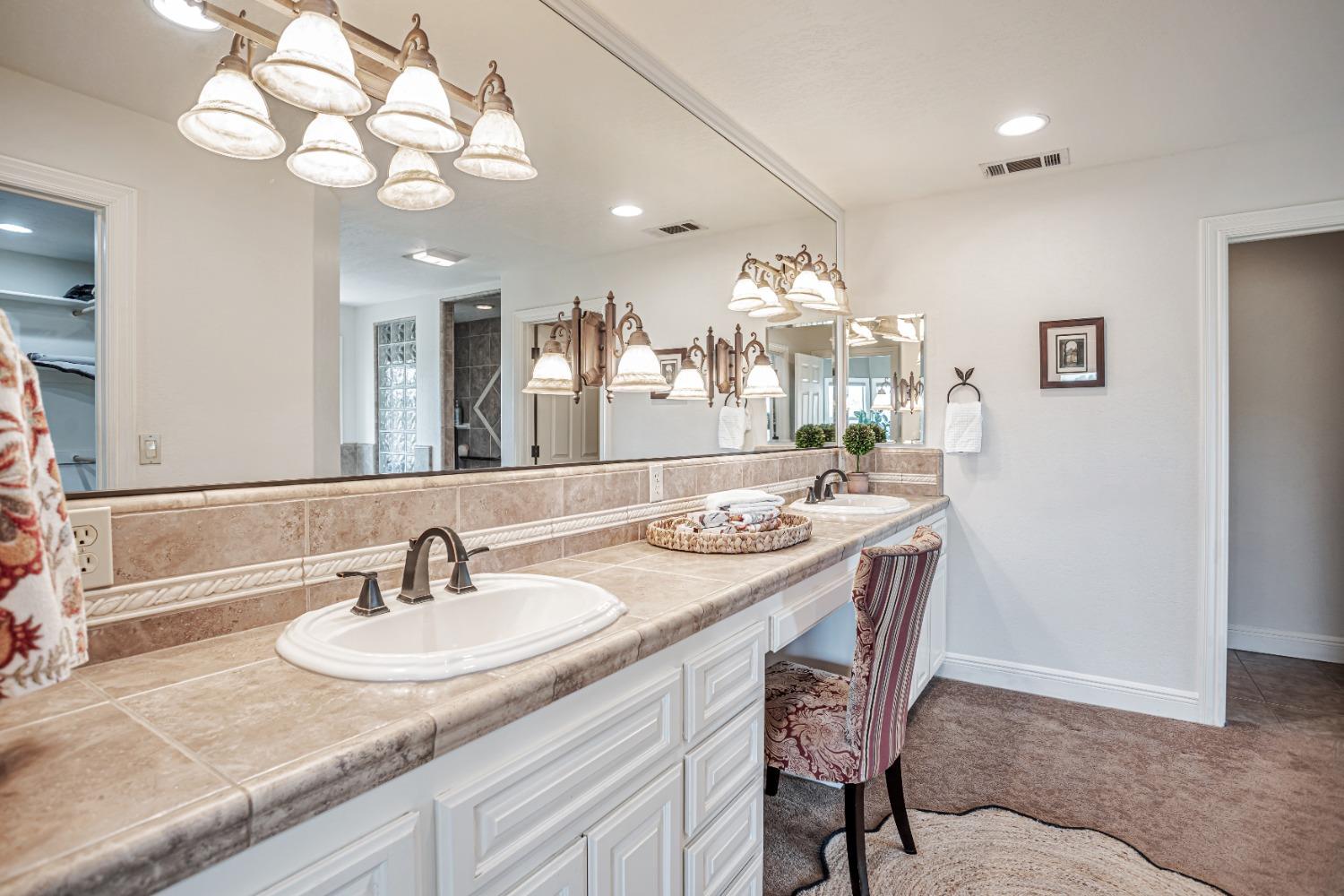 Detail Gallery Image 19 of 66 For 14651 Highway 124, Plymouth,  CA 95669 - 4 Beds | 4 Baths