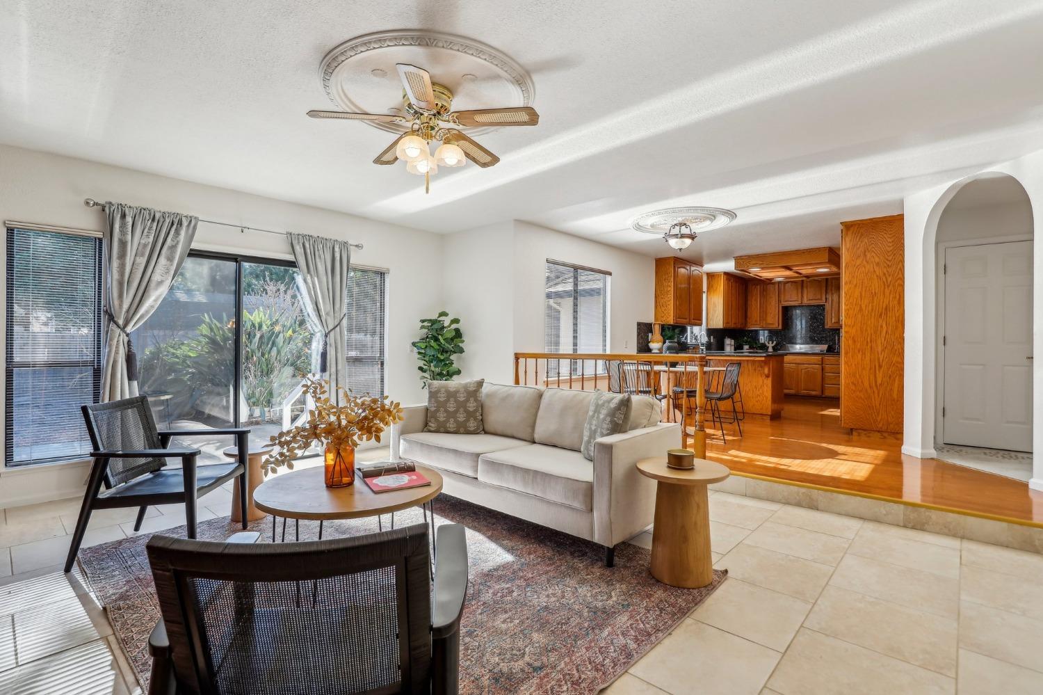 Detail Gallery Image 5 of 83 For 170 Audubon Cir, Sacramento,  CA 95831 - 4 Beds | 4/1 Baths
