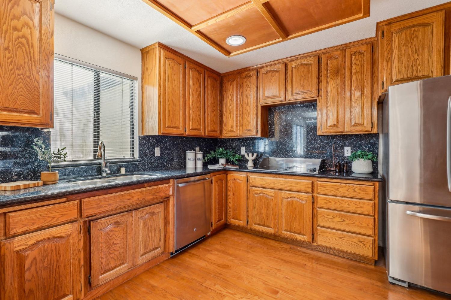 Detail Gallery Image 25 of 83 For 170 Audubon Cir, Sacramento,  CA 95831 - 4 Beds | 4/1 Baths