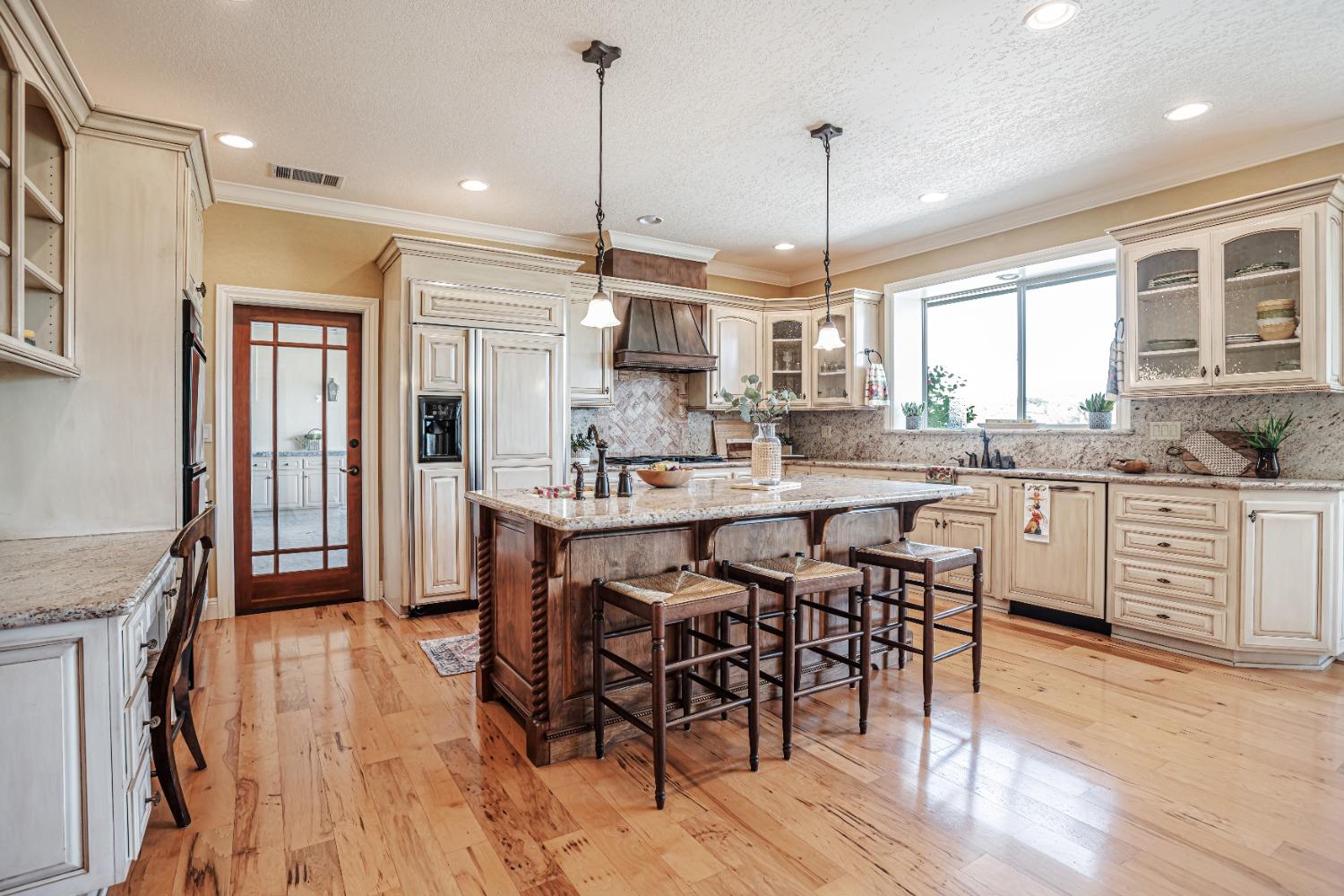 Detail Gallery Image 6 of 66 For 14651 Highway 124, Plymouth,  CA 95669 - 4 Beds | 4 Baths