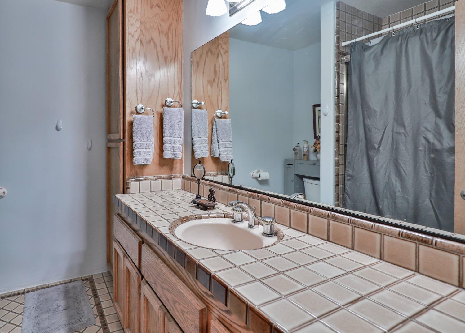 Detail Gallery Image 30 of 83 For 6091 Dutch Mine Rd, Diamond Springs,  CA 95619 - 4 Beds | 3 Baths